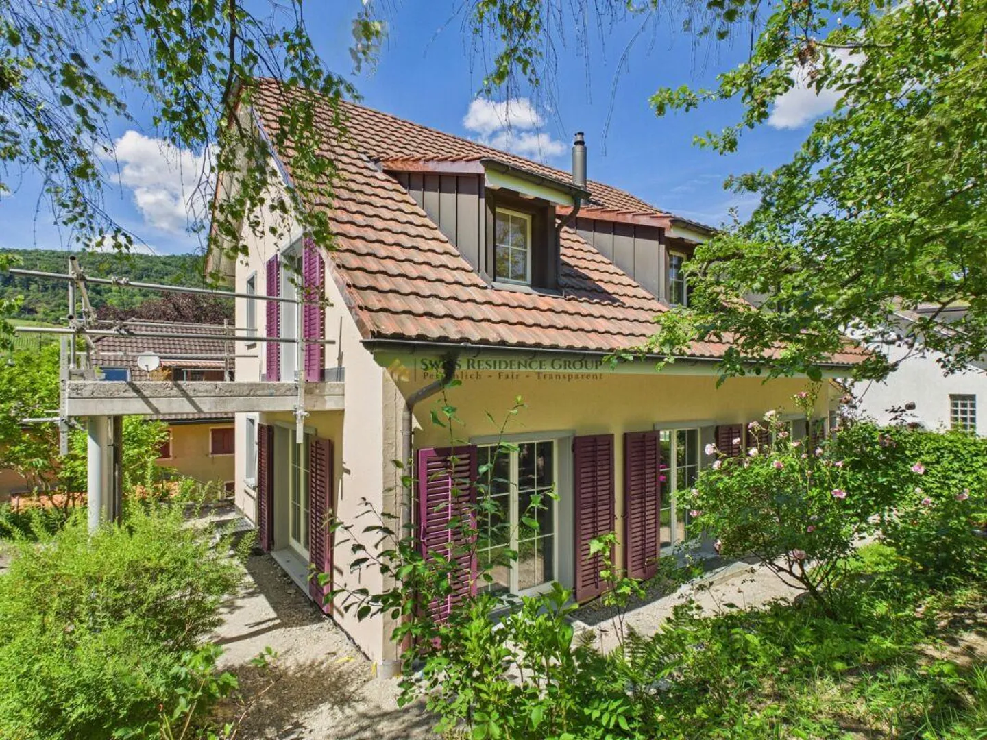 Spacious 6.5-room single-family house with dream garden in Wettingen - Photo 3 of 21