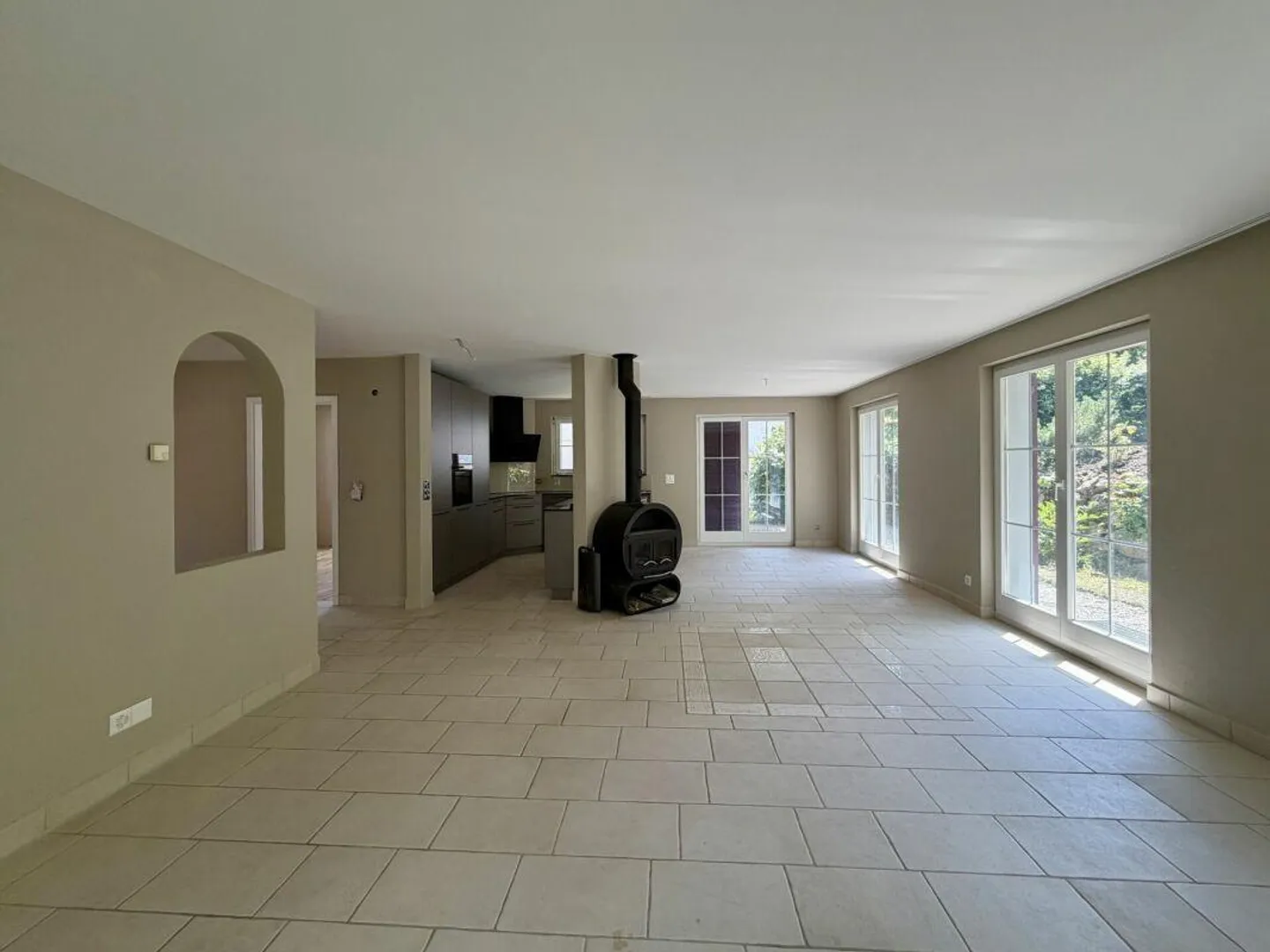 Spacious 6.5-room single-family house with dream garden in Wettingen - Photo 4 of 21