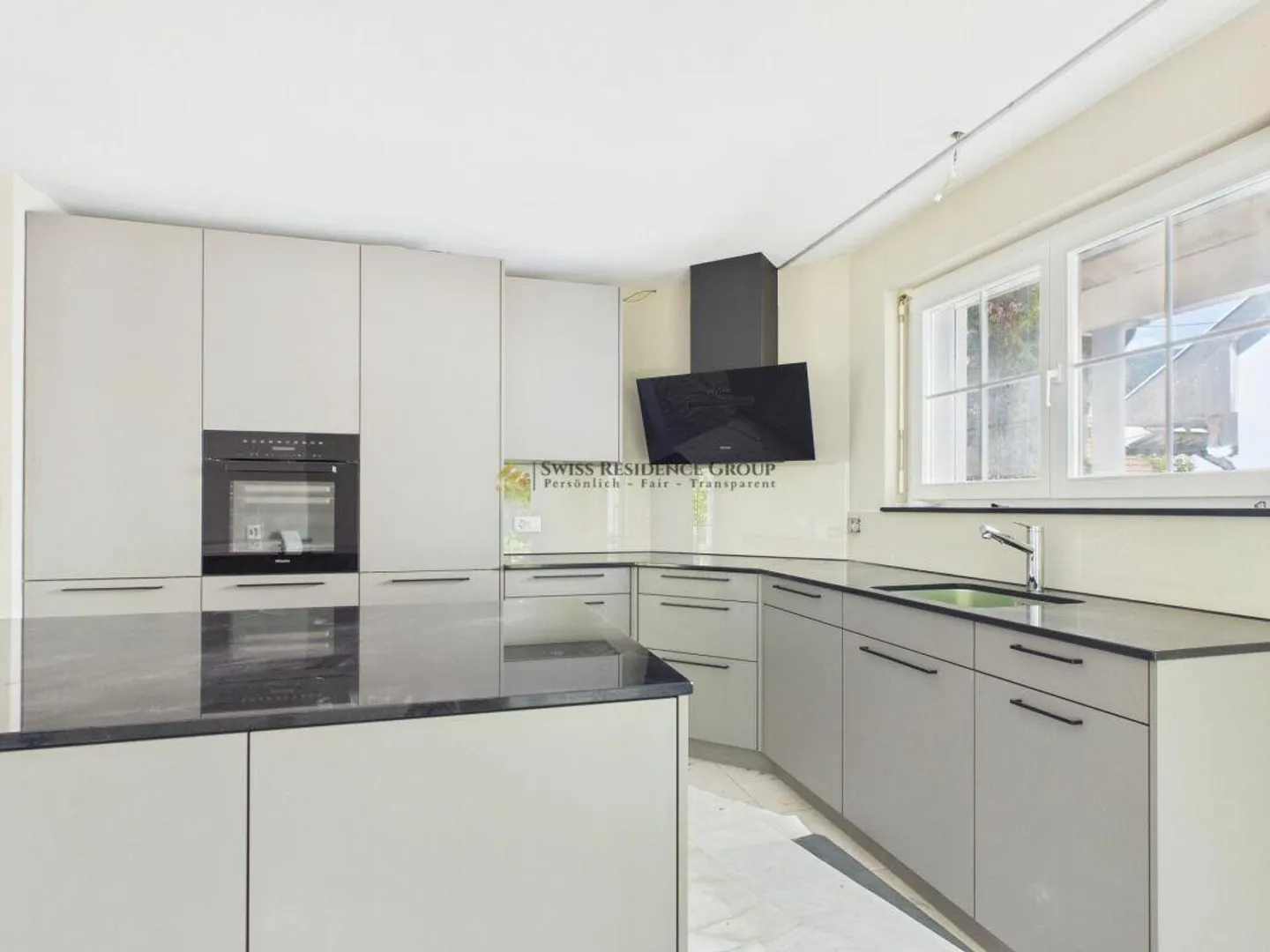 Spacious 6.5-room single-family house with dream garden in Wettingen - Photo 8 of 21