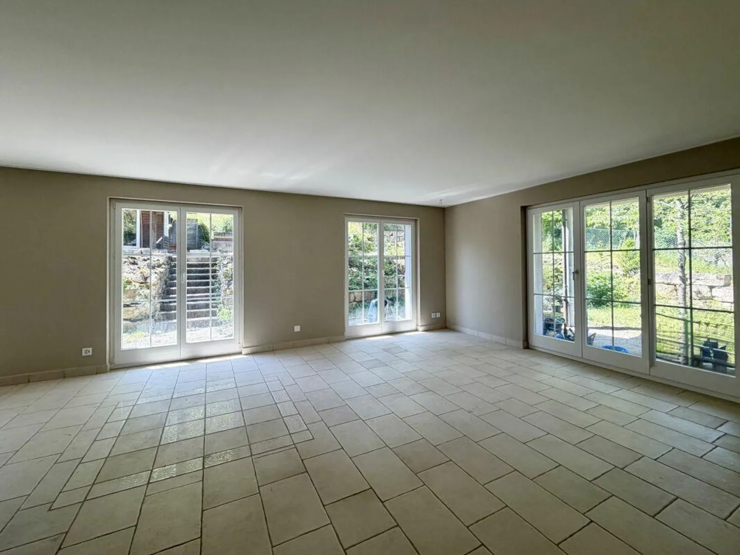 Spacious 6.5-room single-family house with dream garden in Wettingen - Photo 7 of 21