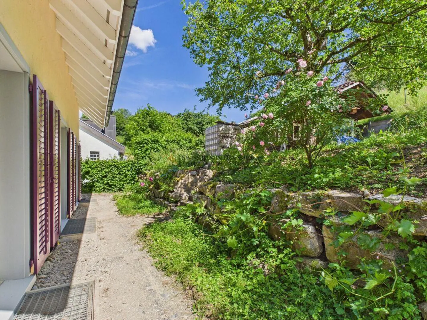 Spacious 6.5-room single-family house with dream garden in Wettingen - Photo 18 of 21