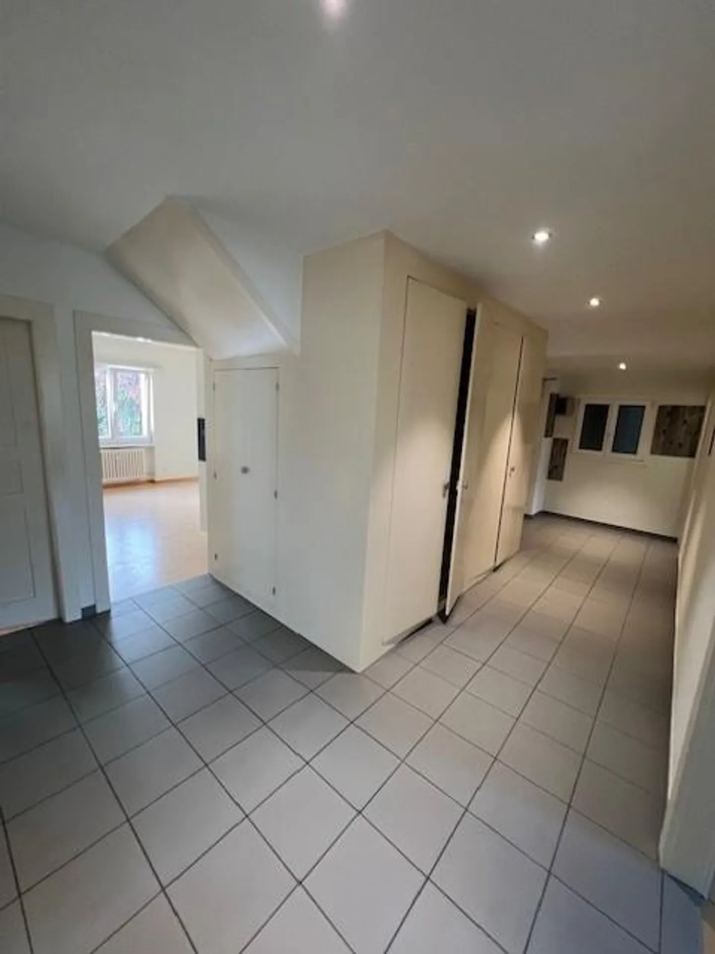 Appartement lumineux de 4 pièces avec terrasse ensoleillée au cœur de Reiden LU - Photo 2 sur 6