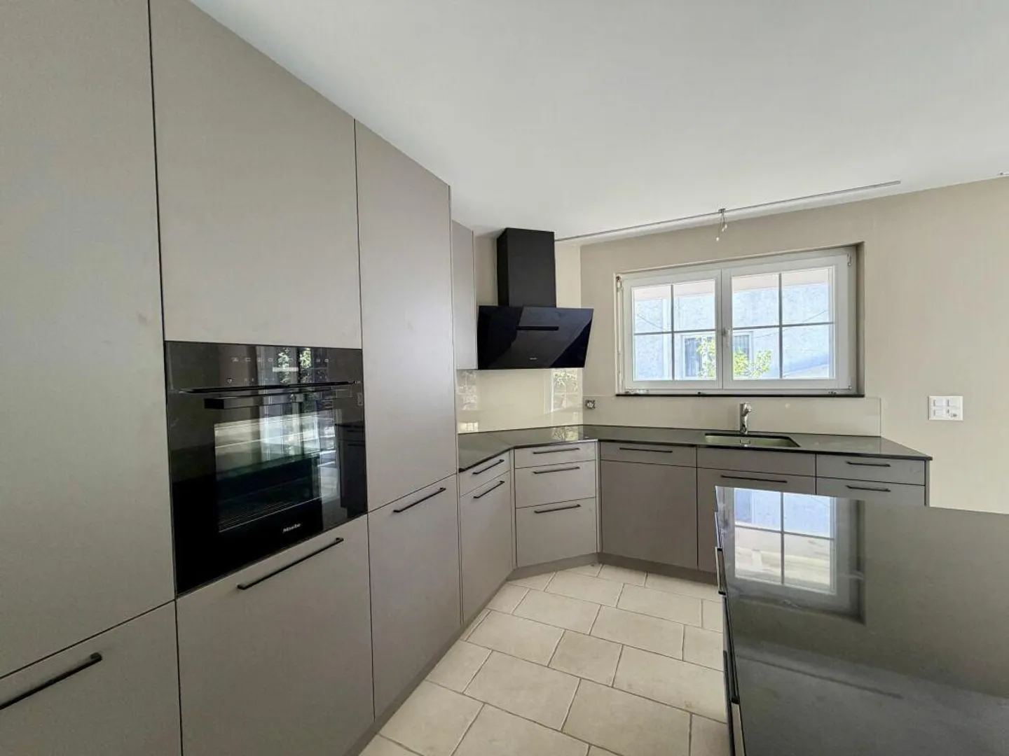 Spacious 6.5-room single-family house with dream garden in Wettingen - Photo 9 of 21