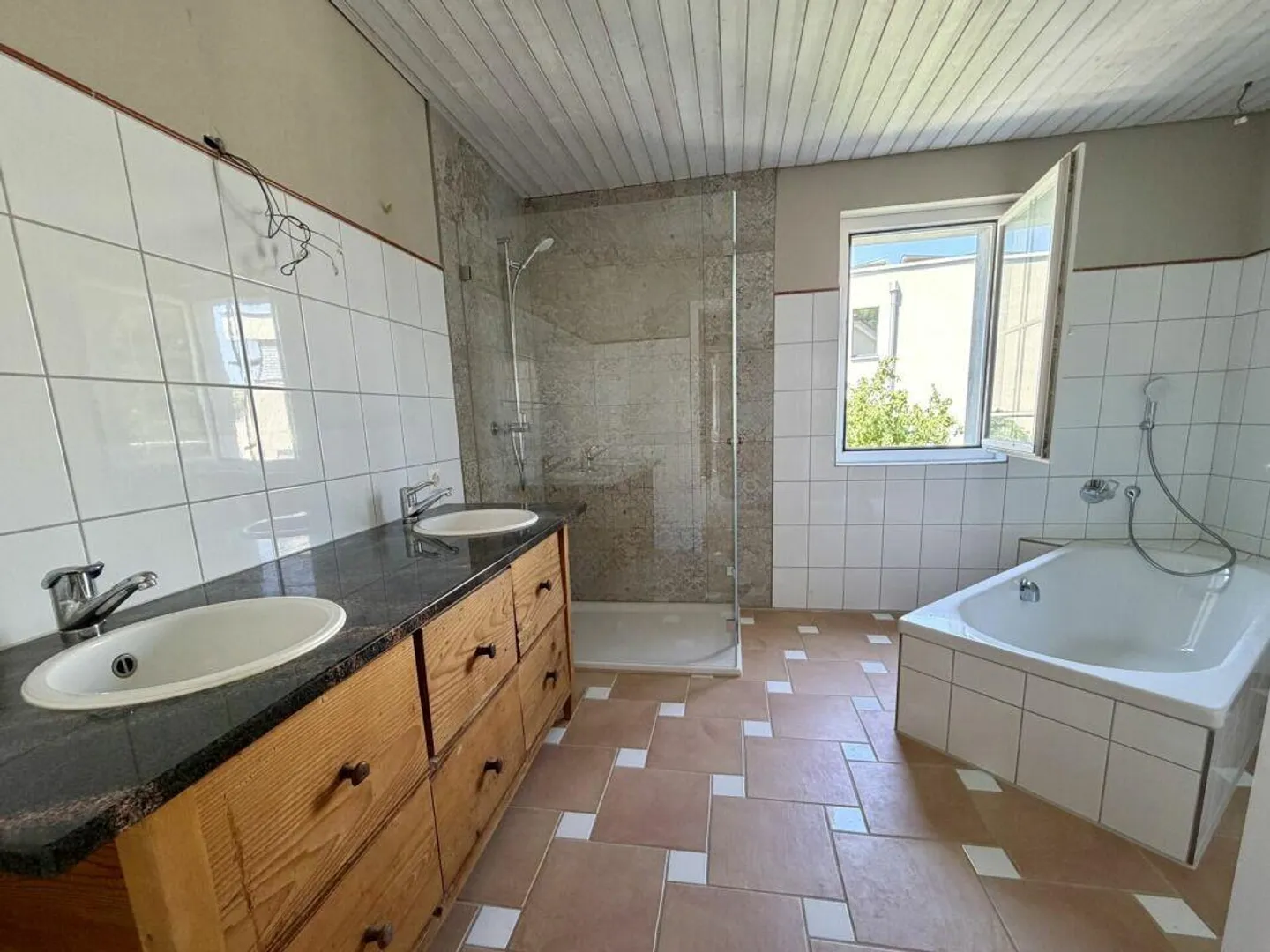 Spacious 6.5-room single-family house with dream garden in Wettingen - Photo 16 of 21
