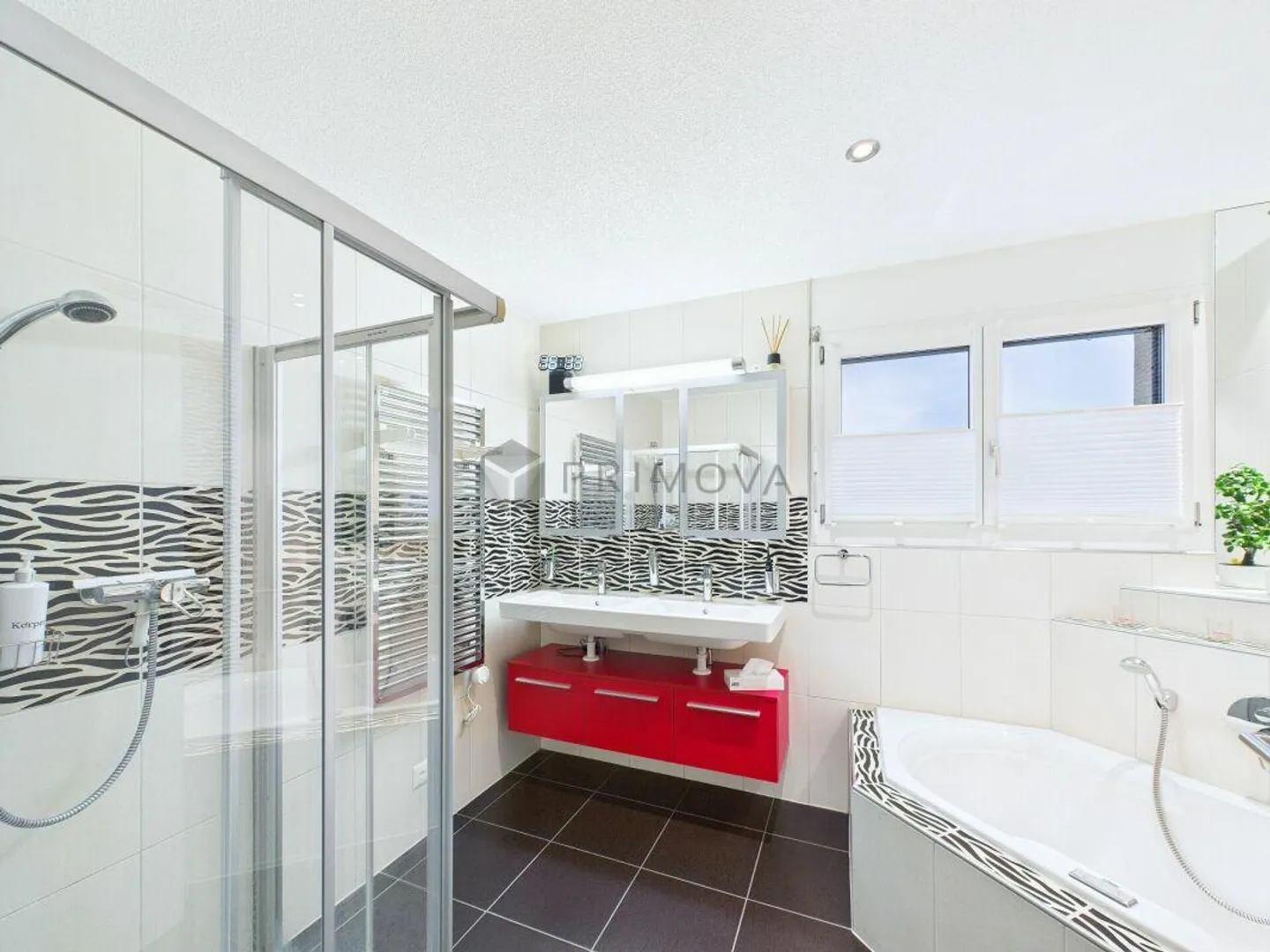 Vivi in una posizione privilegiata con vista sul lago - Foto 8 di 11