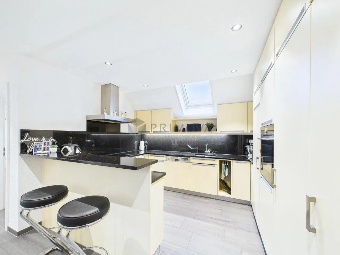 Vivi in una posizione privilegiata con vista sul lago - Foto 4 di 11