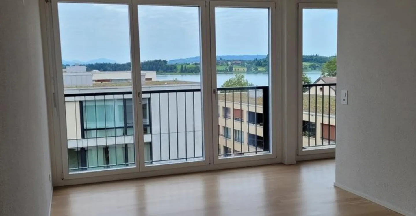 Attractive 2.5 Room Apartment in the Center of Pfäffikon ZH - Photo 3 of 5