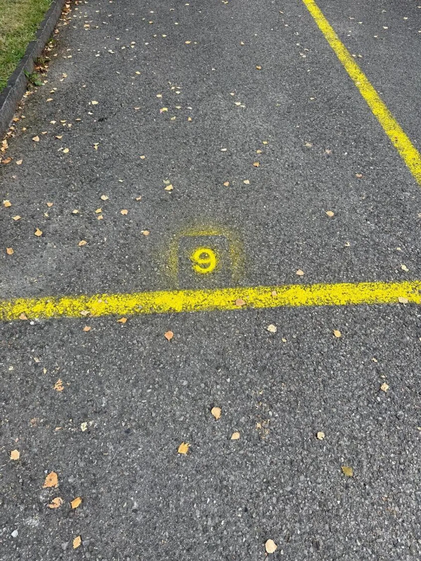 Posto auto aperto - Foto 2 di 3