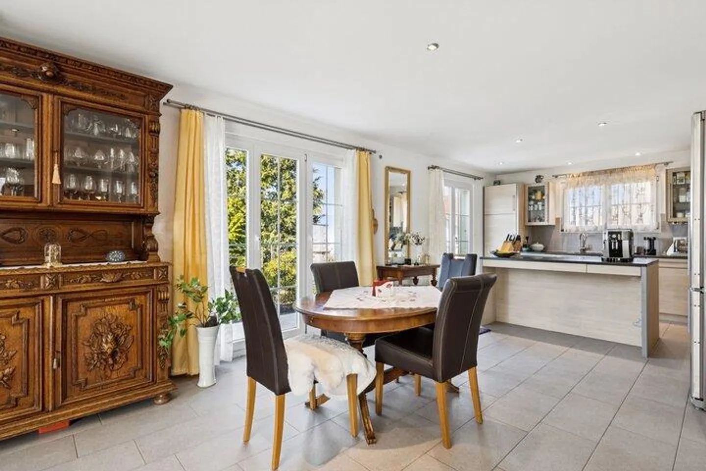 Villa di campagna indipendente con vista sul lago di Neuchâtel - Foto 3 di 8