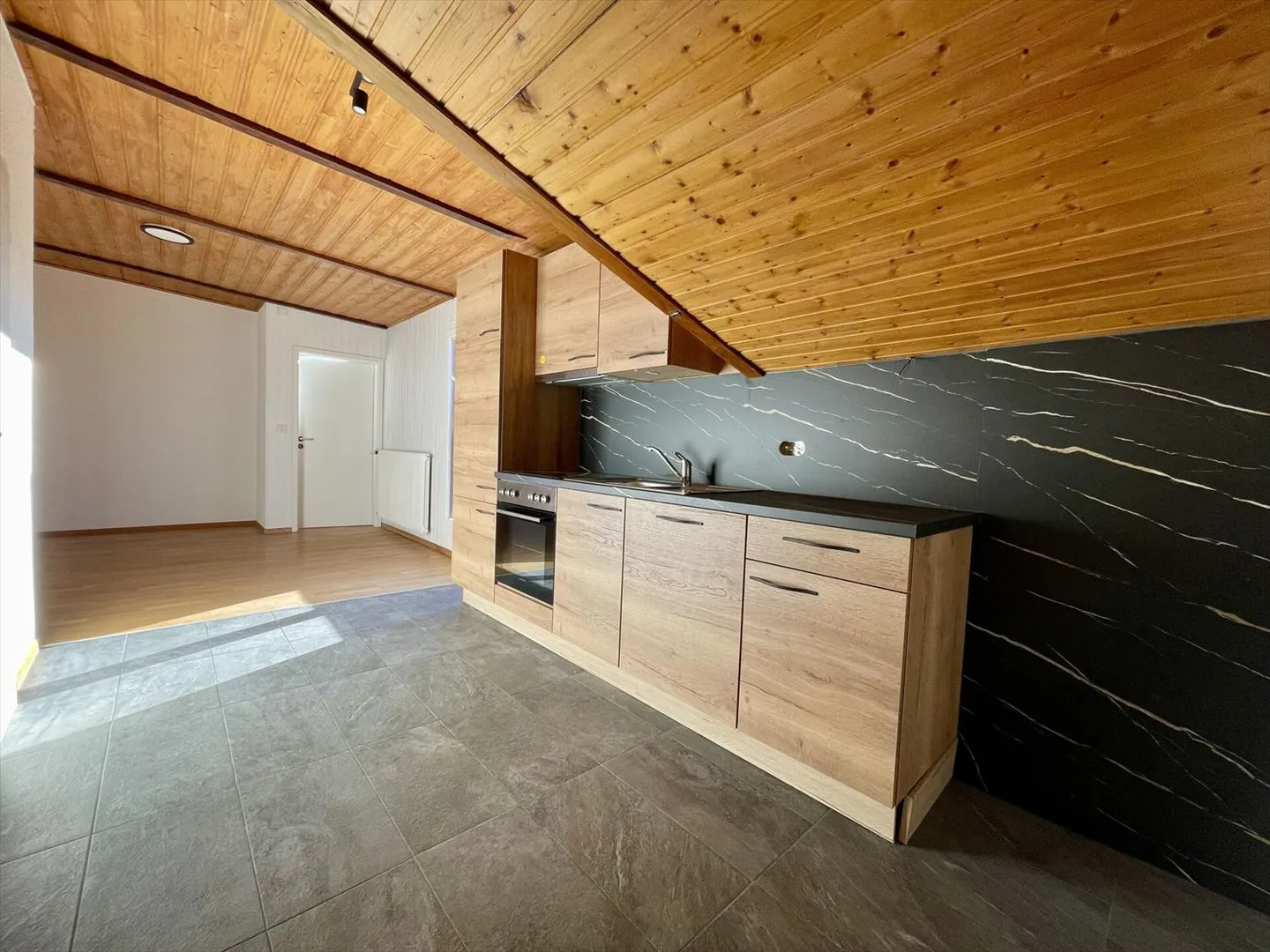 2,5 pièces dans le grenier - Photo 1 sur 10