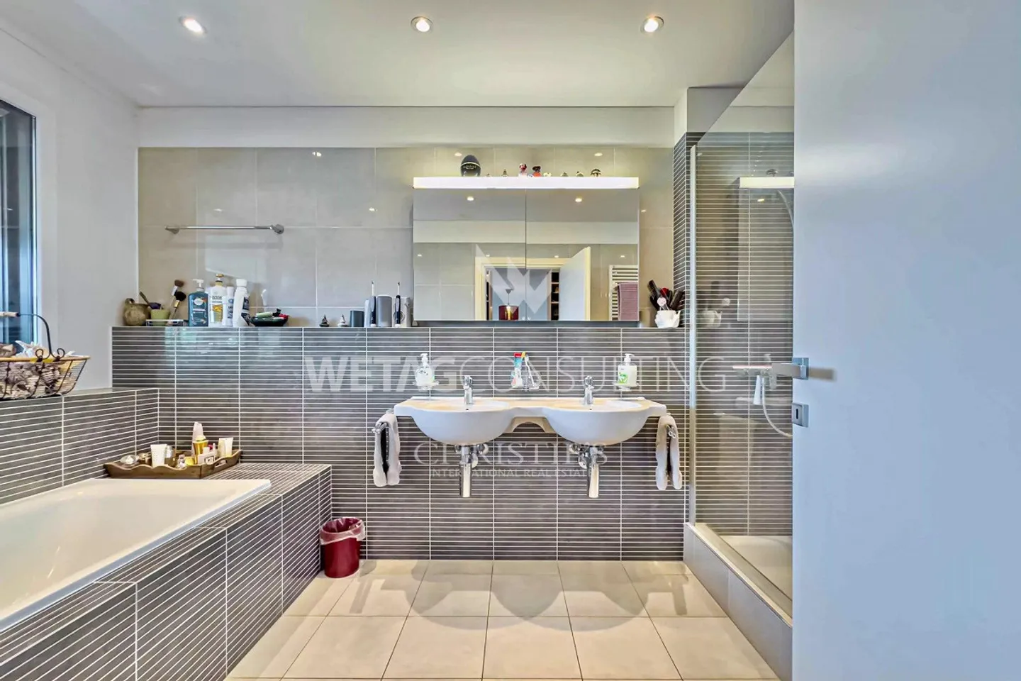 Lugano-Agno: Penthouse Apartment near Lake Lugano for Sale - Photo 10 of 11