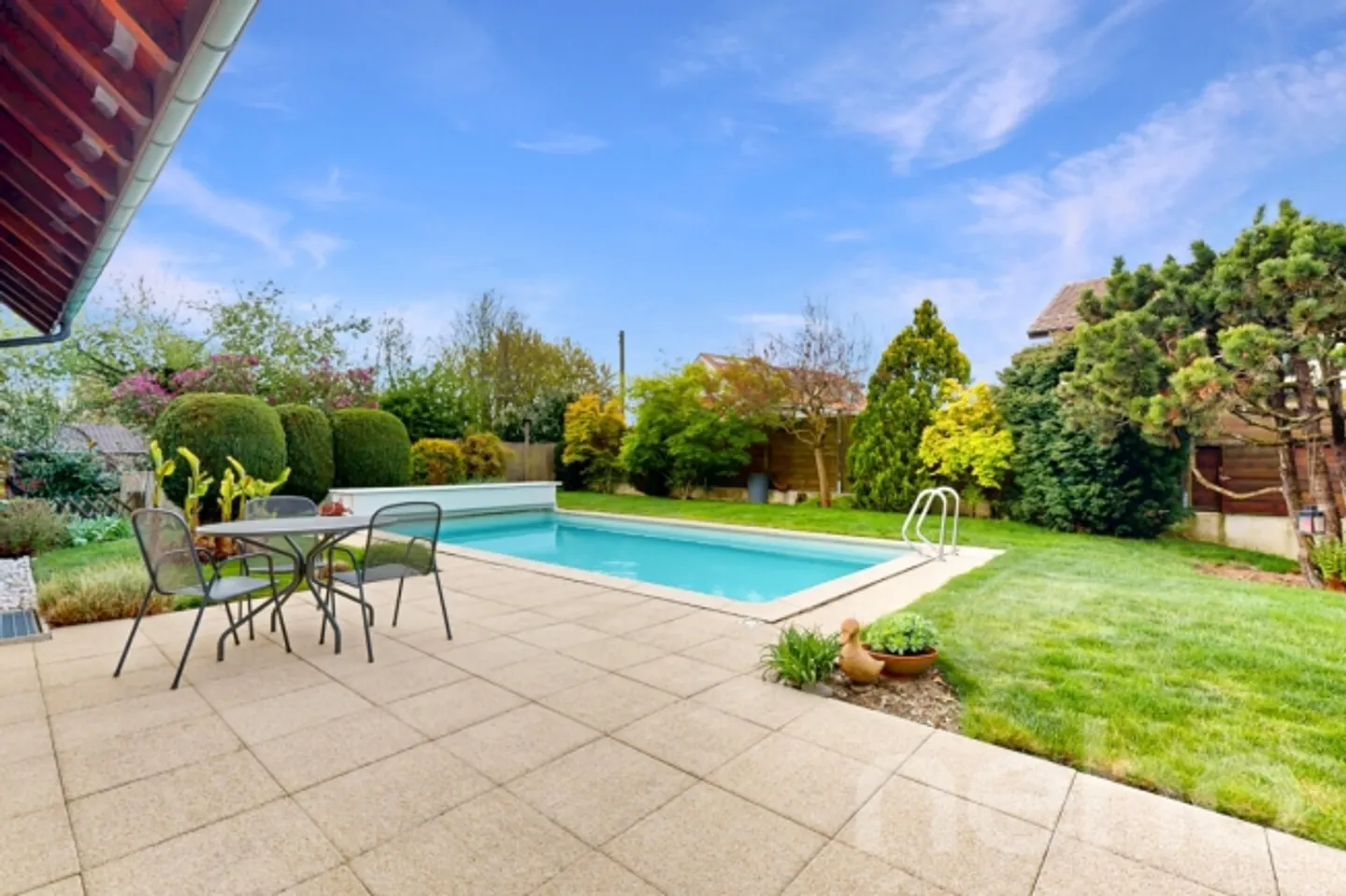 Stunning individual villa with pool and garden without vis-à-vis - Photo 3 of 13