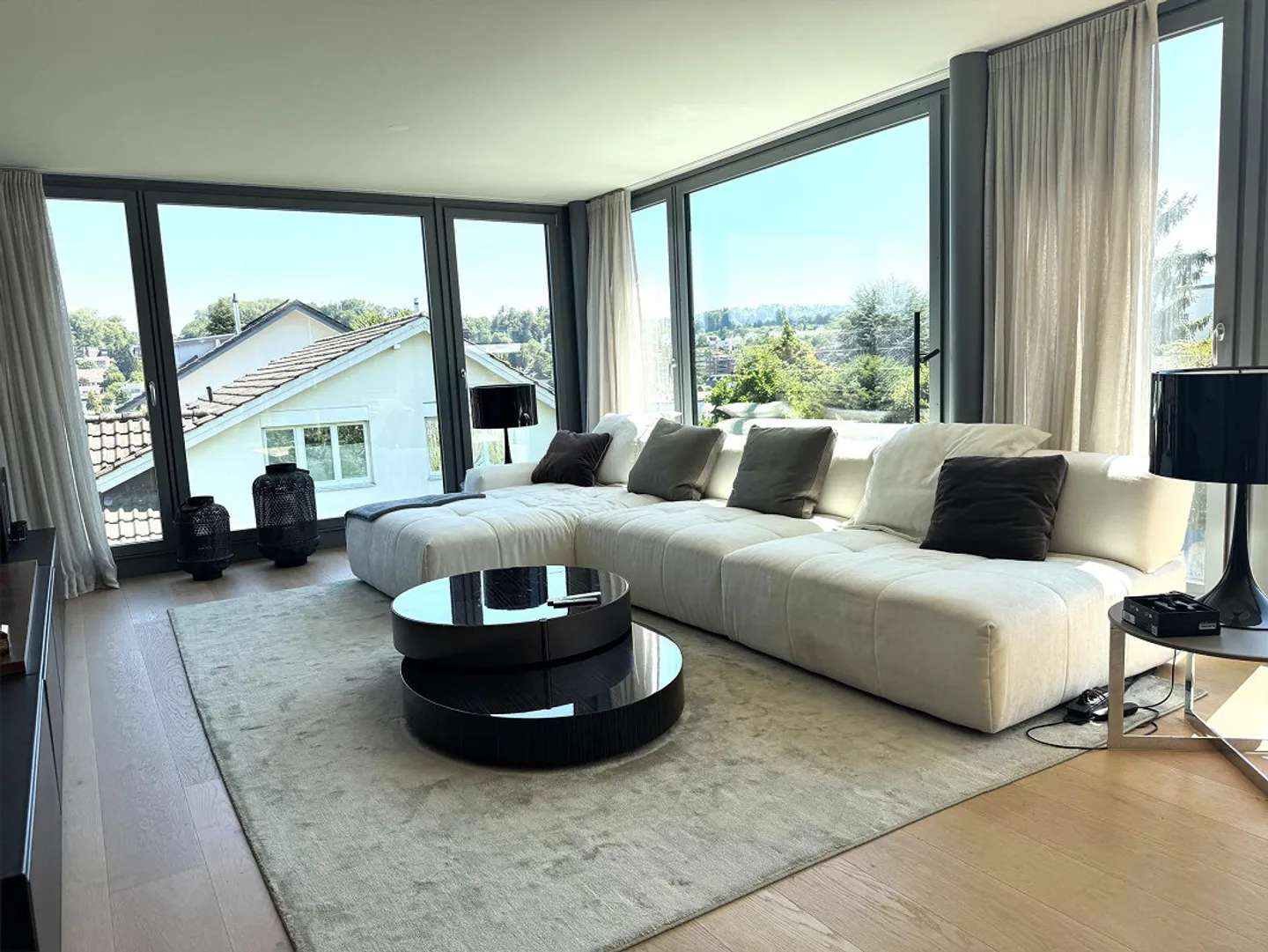 Exclusive 4.5-room apartment with high-quality standard - Photo 1 of 8