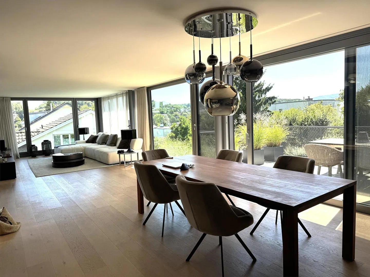 Exclusive 4.5-room apartment with high-quality standard - Photo 2 of 8