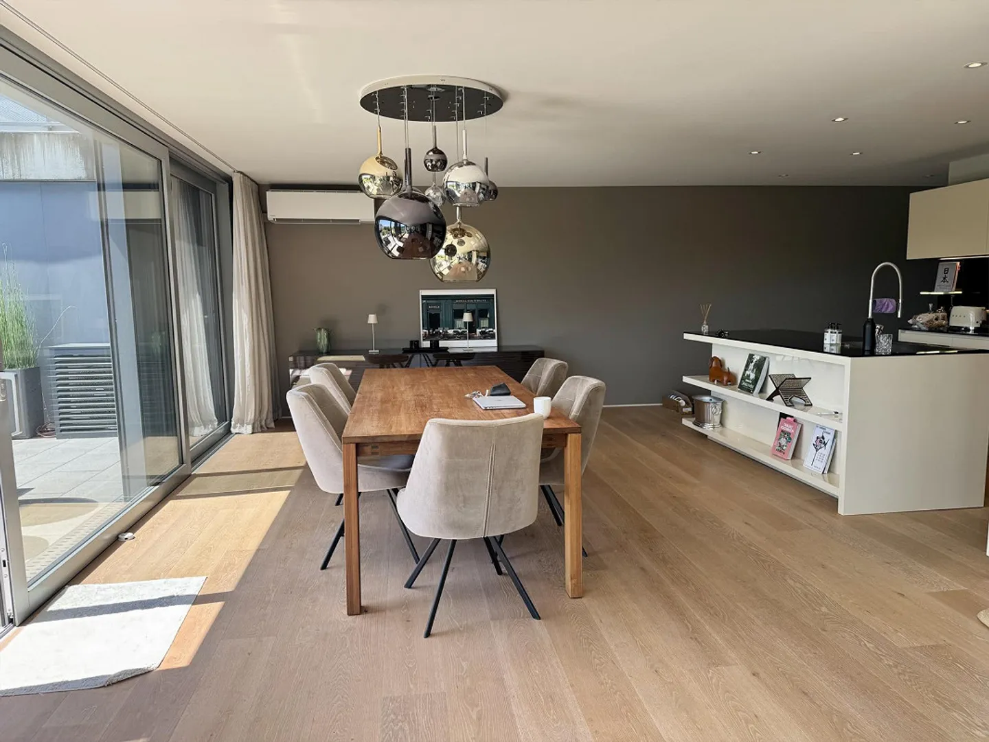 Exclusive 4.5-room apartment with high-quality standard - Photo 3 of 8