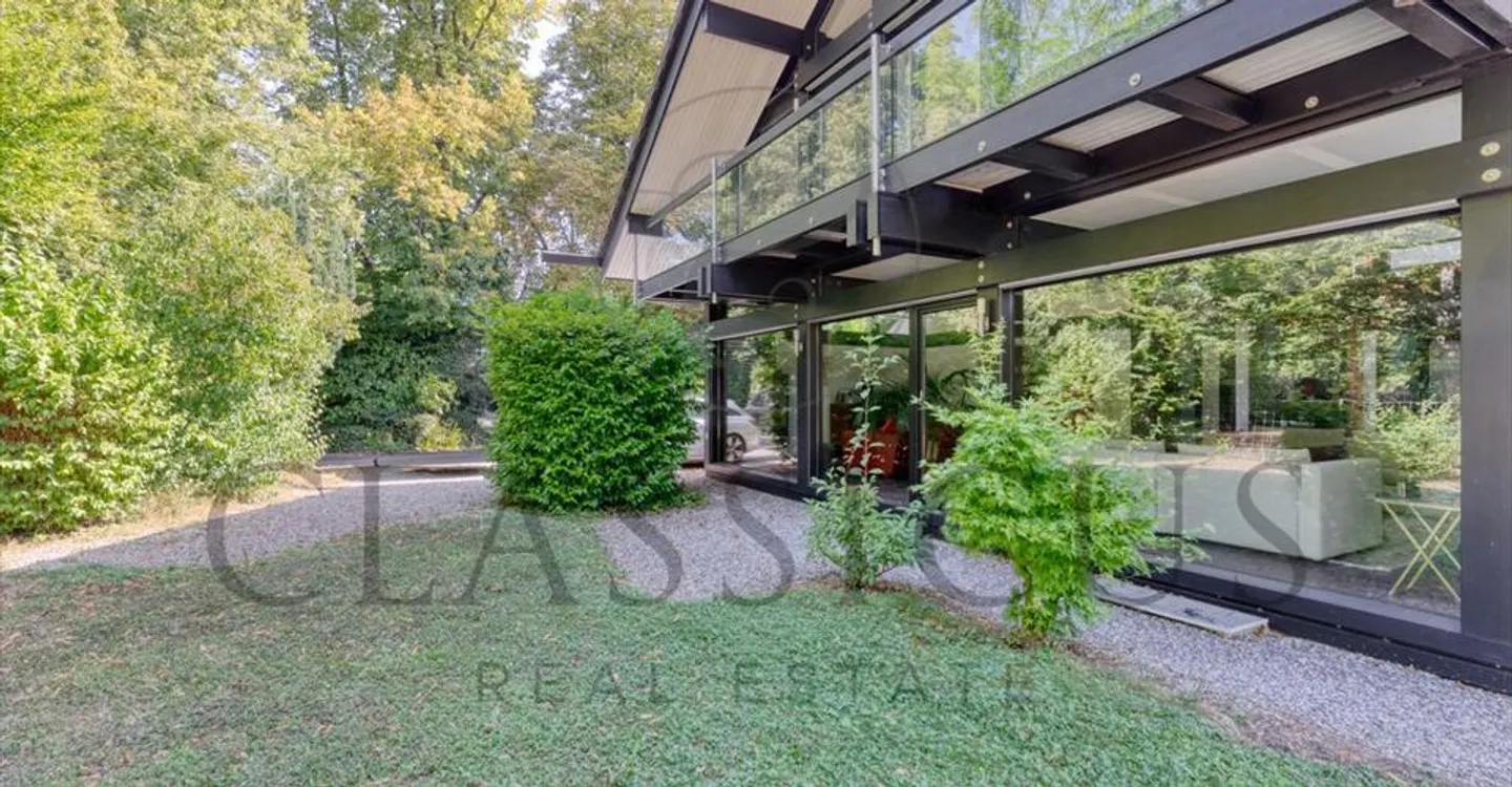 Villa luminosa e moderna con giardino paesaggistico, ai margini del Golf di Ginevra - Foto 2 di 5