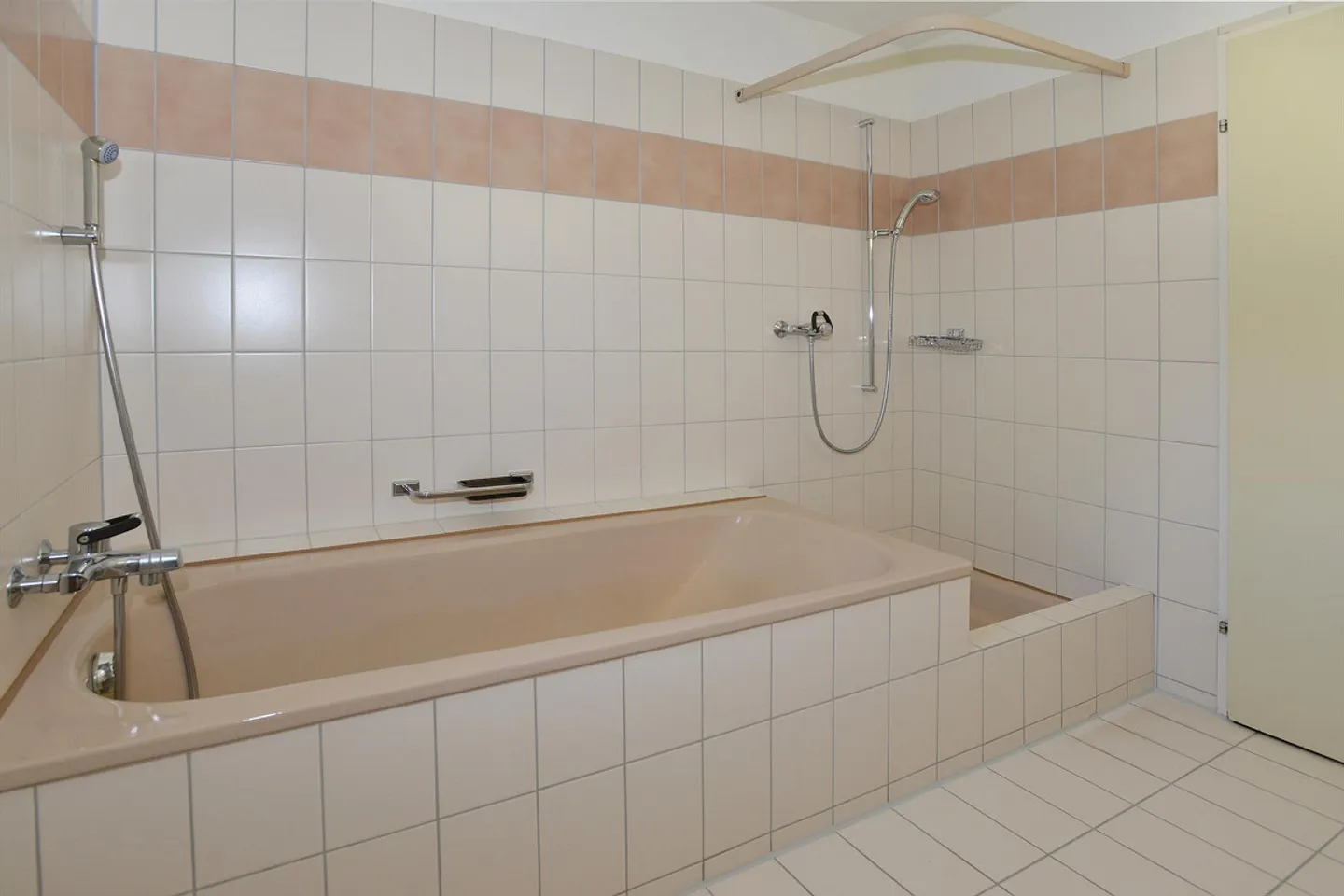 Exclusive apartment on 2 floors "Rent without deposit" - Photo 7 of 10