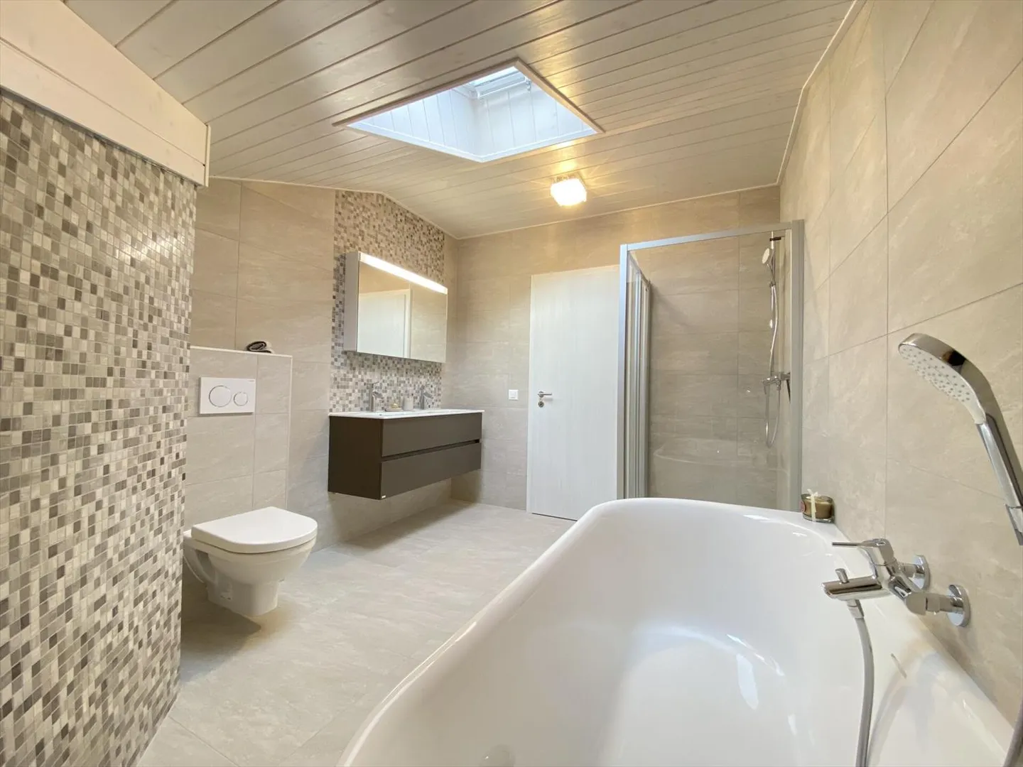 Beautiful 3.5-Room Penthouse Apartment - Photo 2 of 6