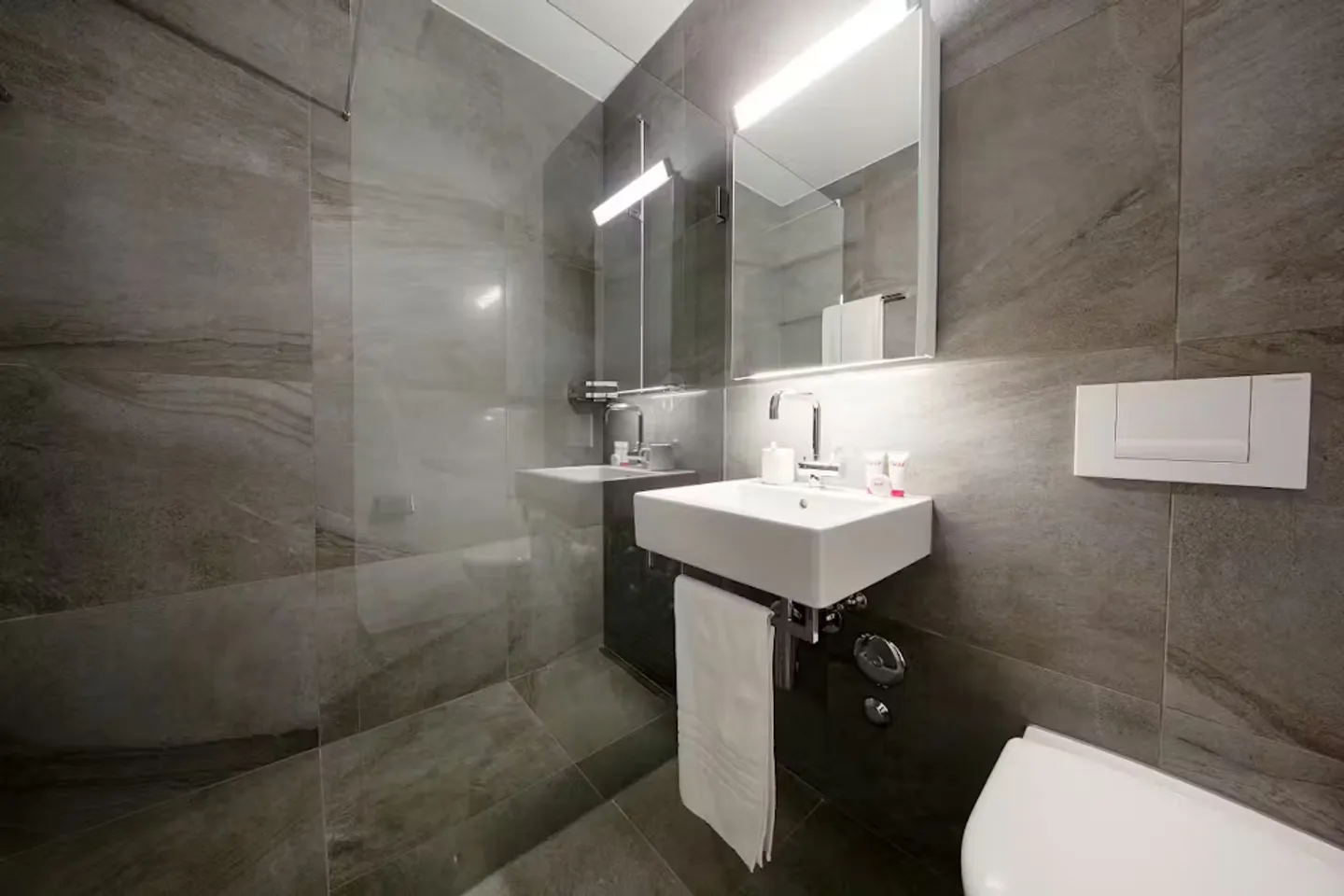 Chic Apartment in Zürich - Photo 2 of 4