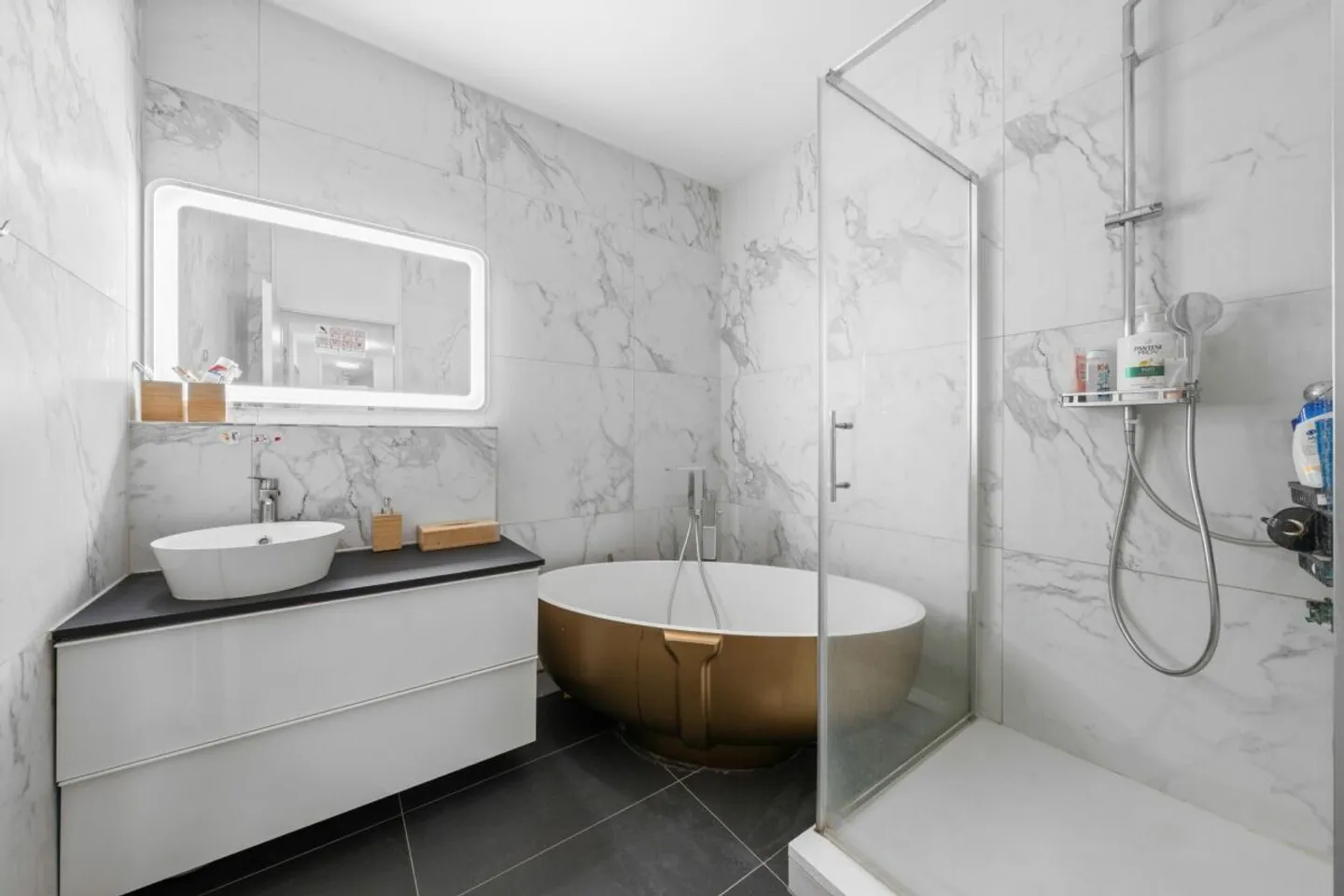 5.5 pièces au rez-de-chaussée à Fribourg - Photo 5 sur 12