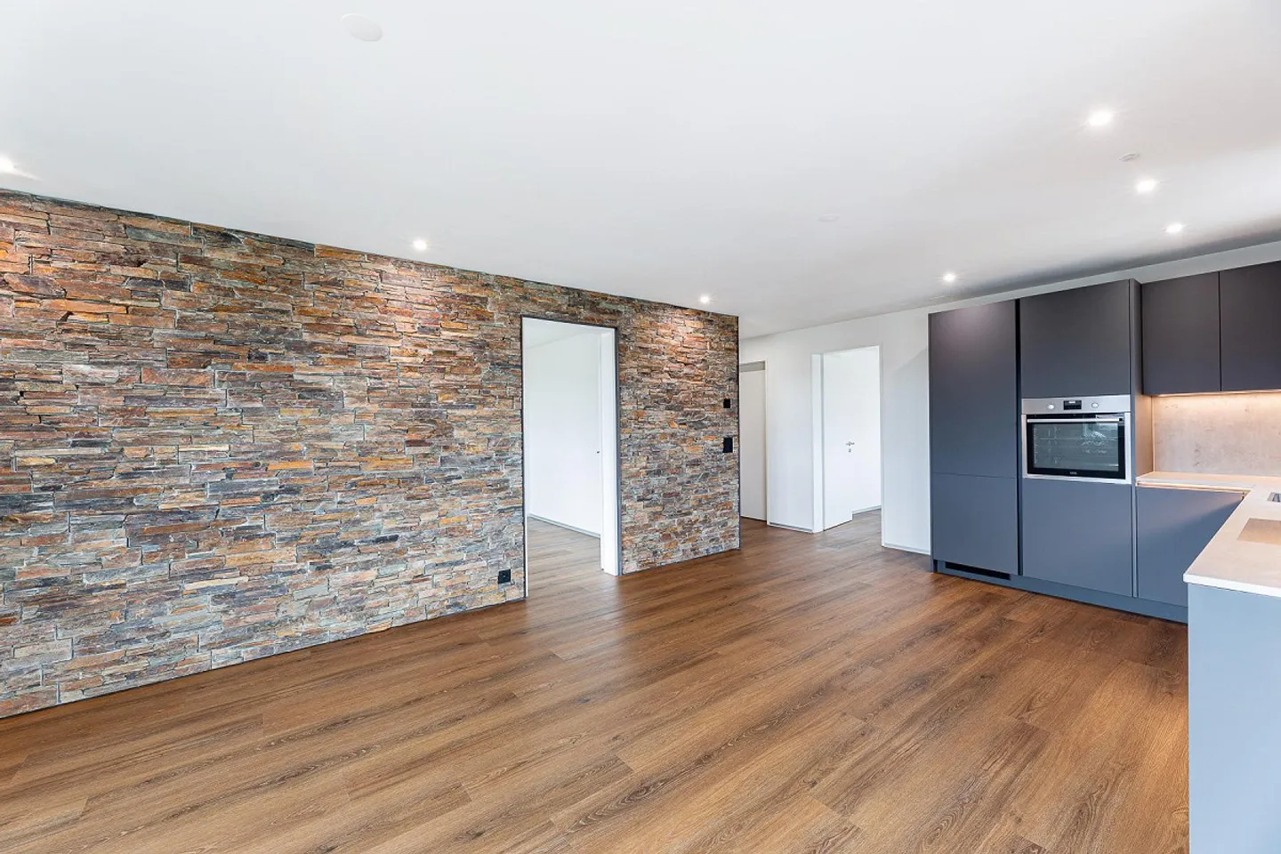 3.5 Room Apartment in Kloten - Photo 3 of 13