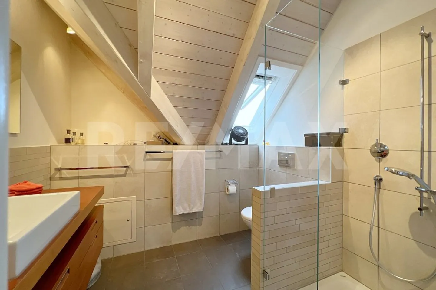 Wohnen wie in den Ferien  Lichtdurchflutete Maisonette-Wohnung am Naturschutzgebiet Neeracherried - Foto 5 von 13