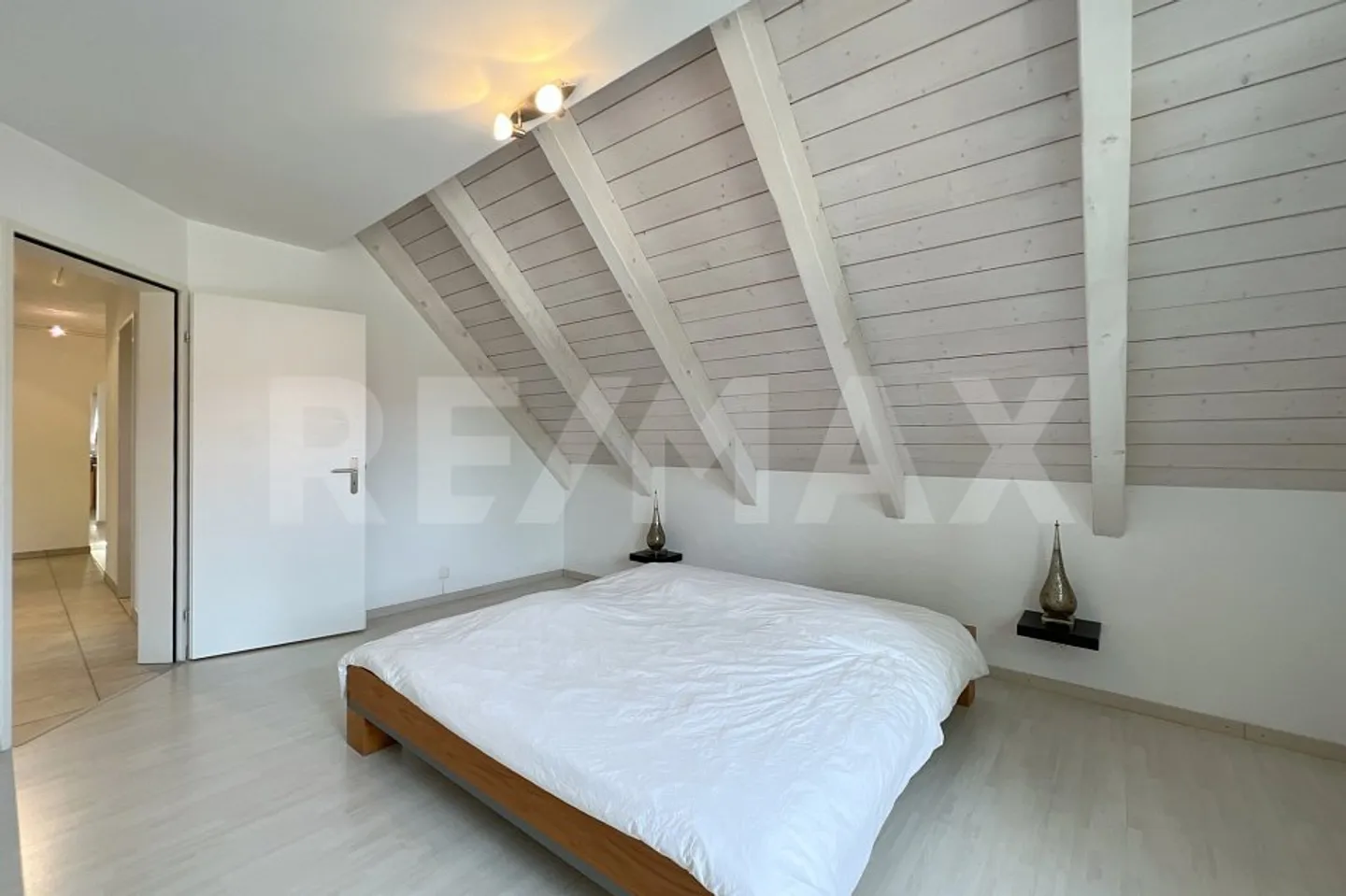 Wohnen wie in den Ferien  Lichtdurchflutete Maisonette-Wohnung am Naturschutzgebiet Neeracherried - Foto 6 von 13