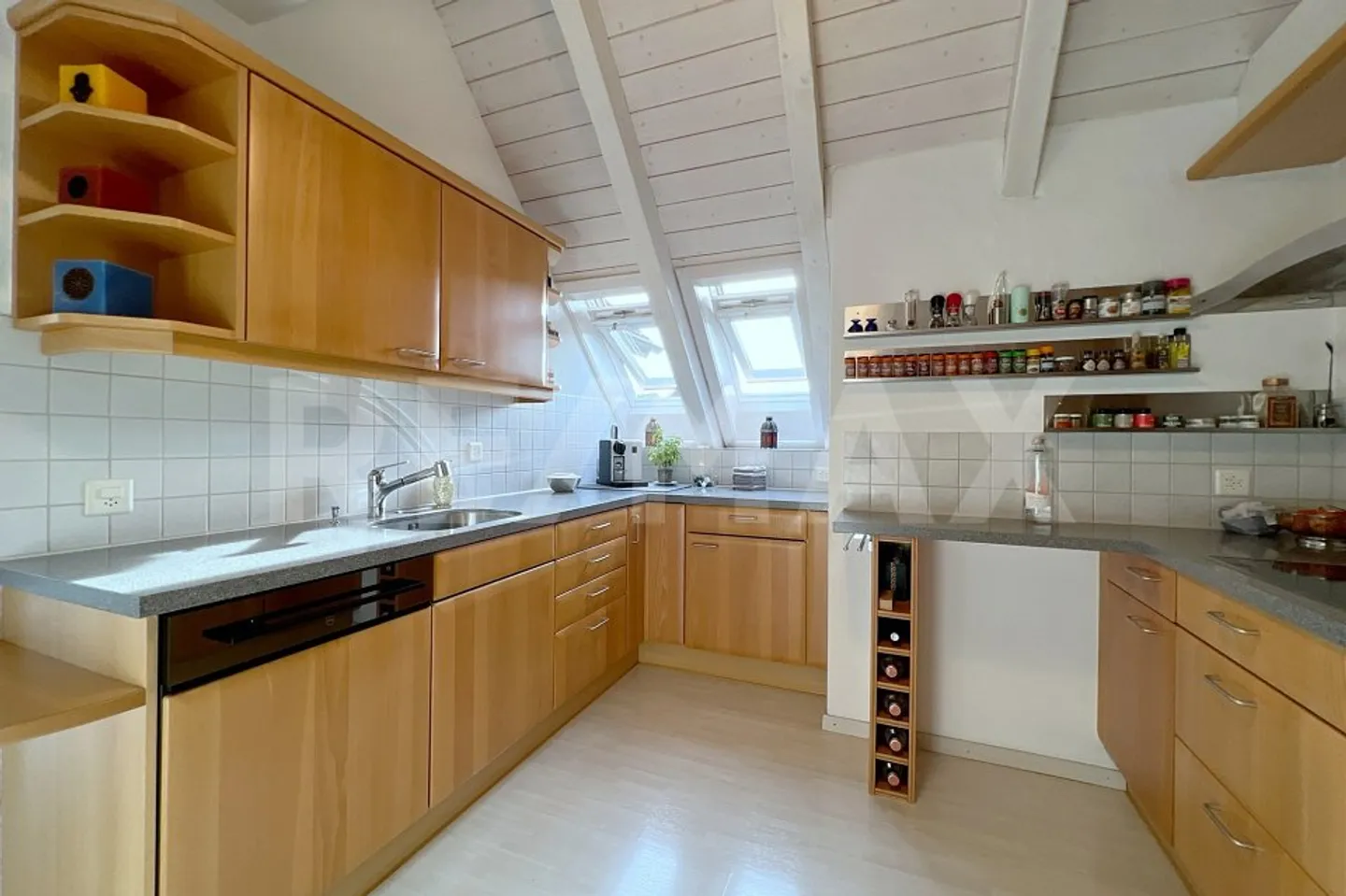 Wohnen wie in den Ferien  Lichtdurchflutete Maisonette-Wohnung am Naturschutzgebiet Neeracherried - Foto 4 von 13