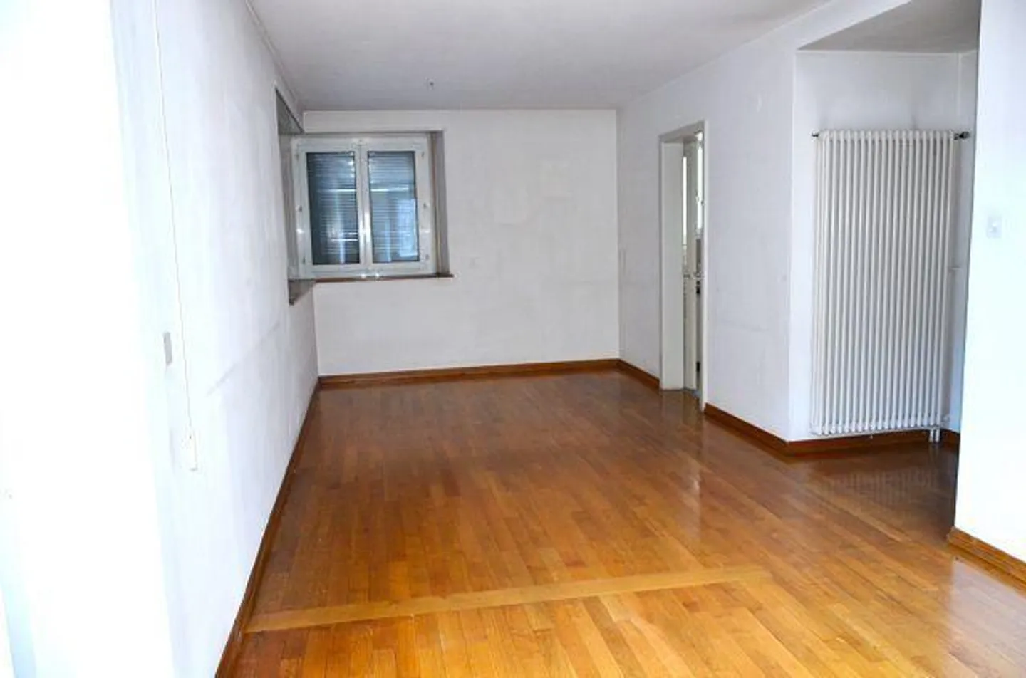 2 appartamenti di 4,5 loc. con 2 uffici, garage/magazzino, 2 posteg... - Foto 3 di 34