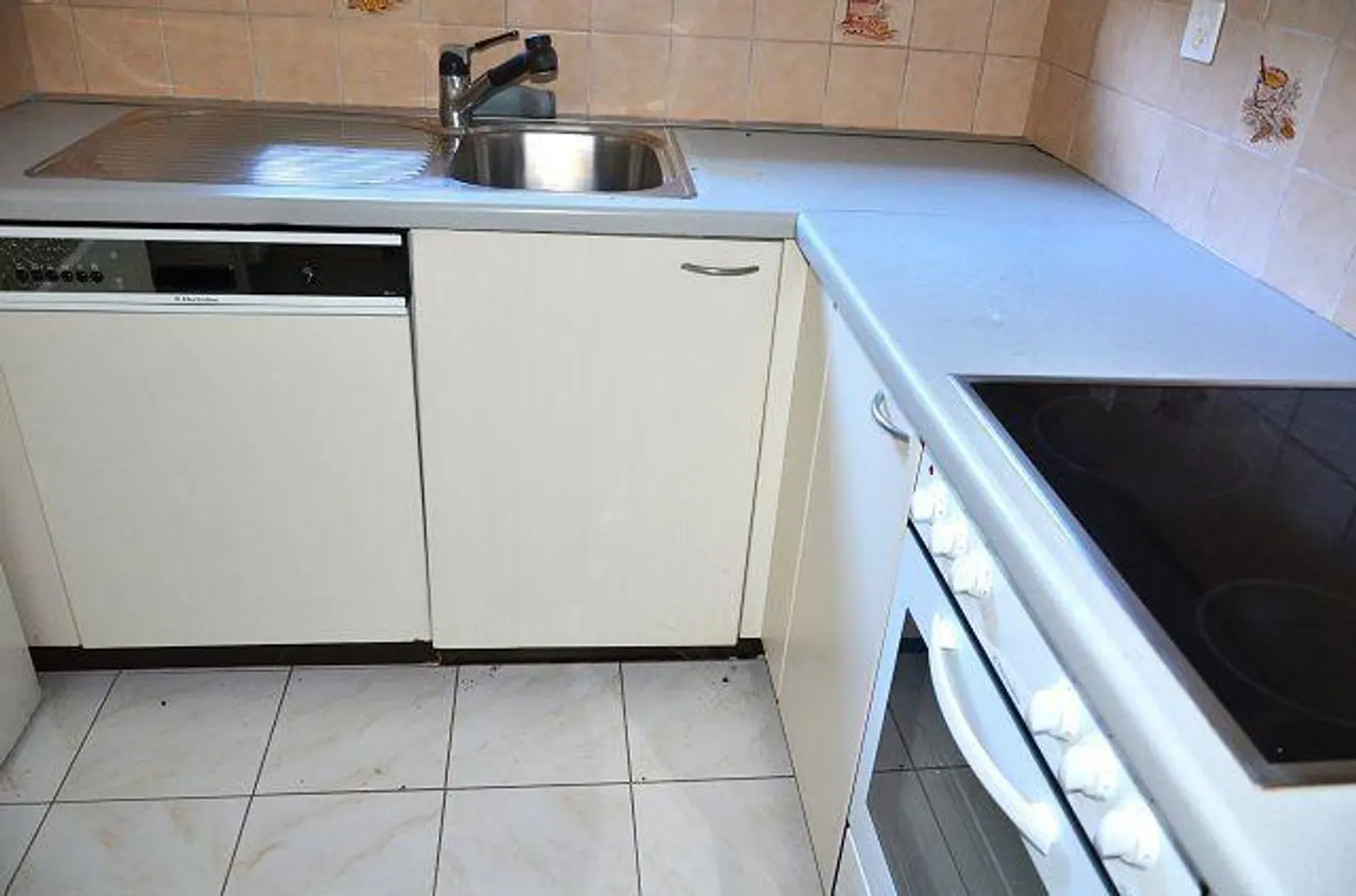 2 appartamenti di 4,5 loc. con 2 uffici, garage/magazzino, 2 posteg... - Foto 6 di 34