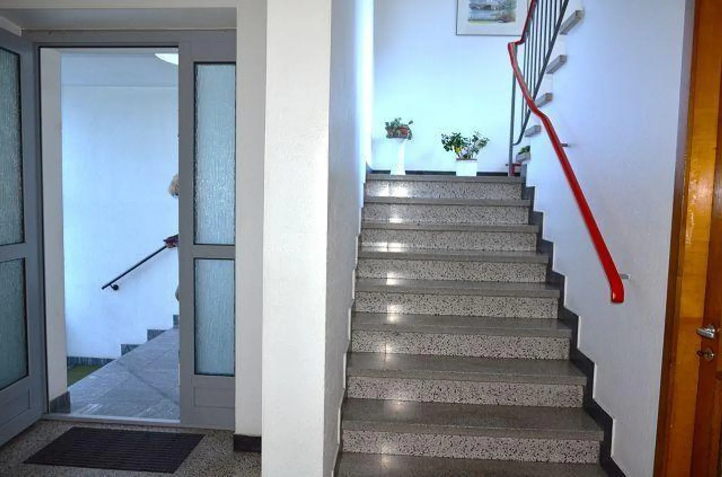 2 appartamenti di 4,5 loc. con 2 uffici, garage/magazzino, 2 posteg... - Foto 17 di 34