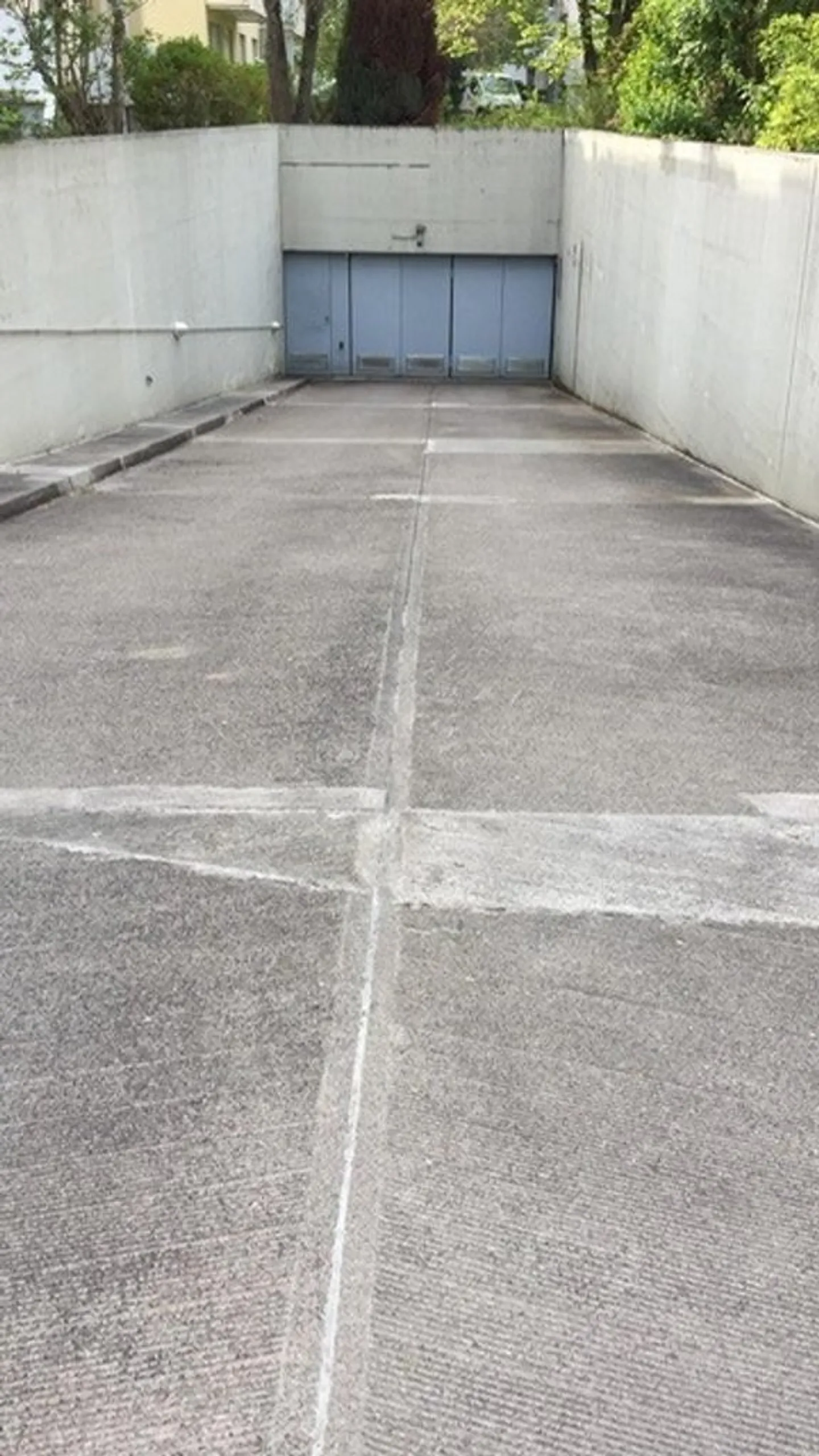 Places de stationnement à Allschwil à louer ! - Photo 1 sur 1