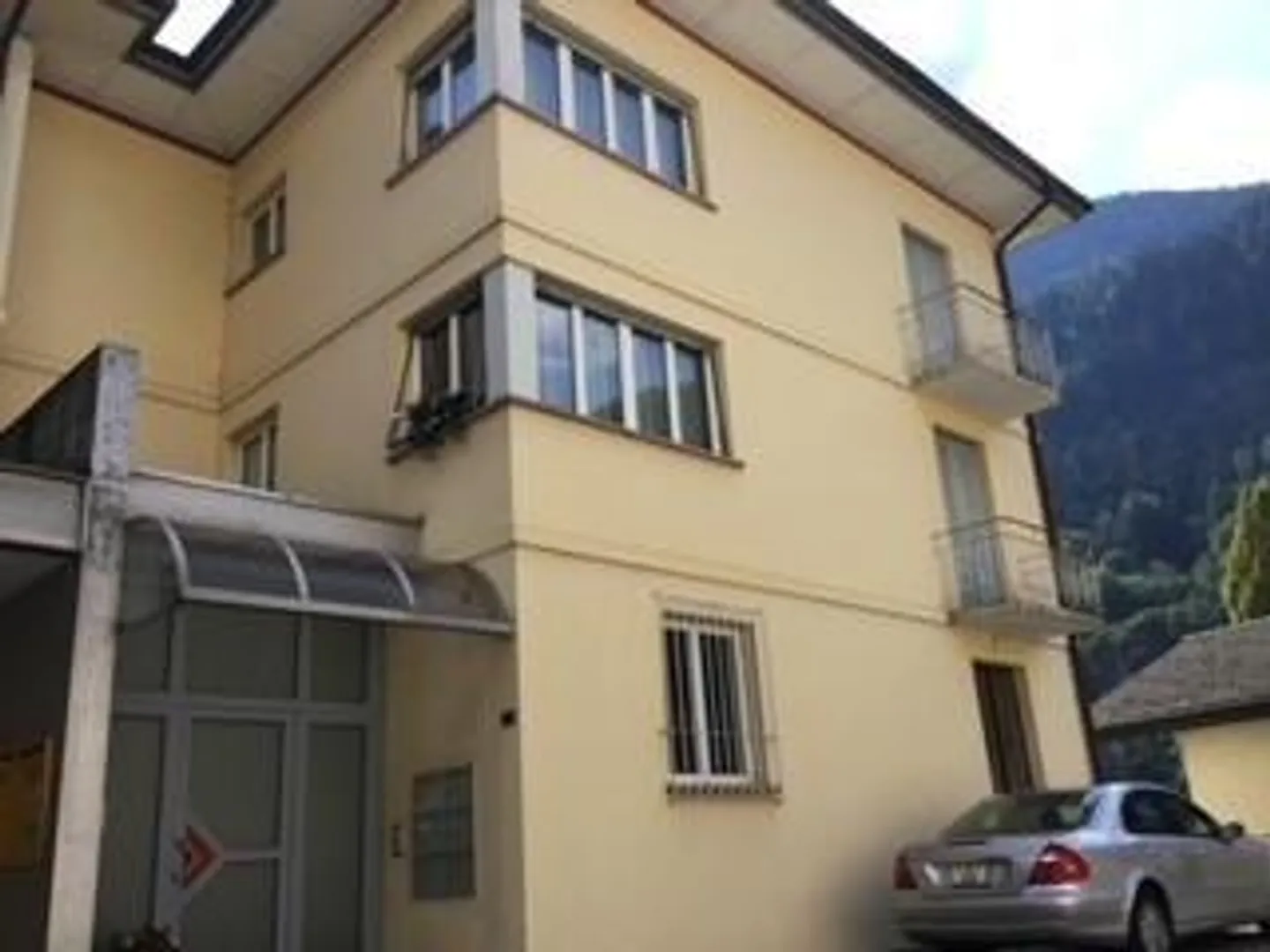 2 appartamenti di 4,5 loc. con 2 uffici, garage/magazzino, 2 posteg... - Foto 29 di 34