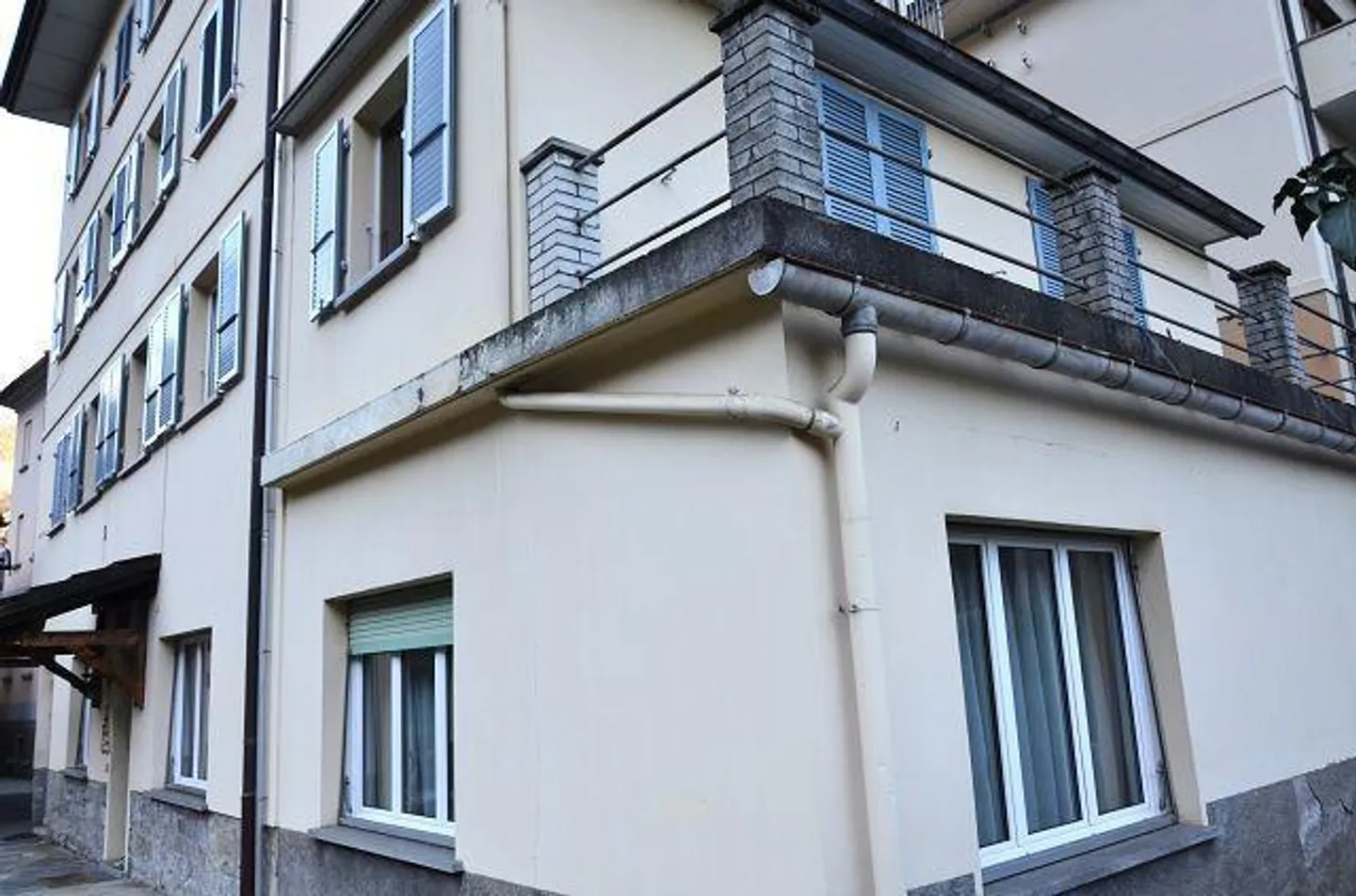 2 appartamenti di 4,5 loc. con 2 uffici, garage/magazzino, 2 posteg... - Foto 30 di 34