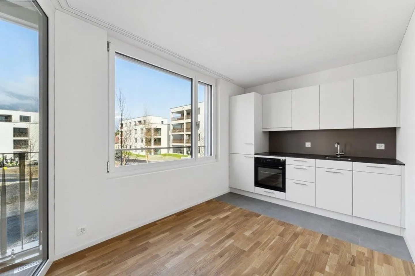 Stylish living in a central location - Photo 2 of 7