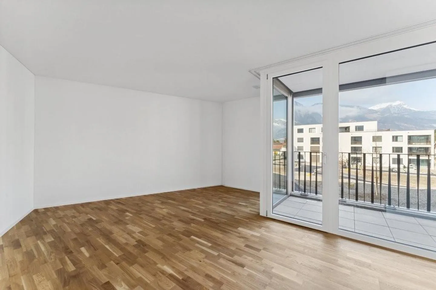 Stylish living in a central location - Photo 4 of 7