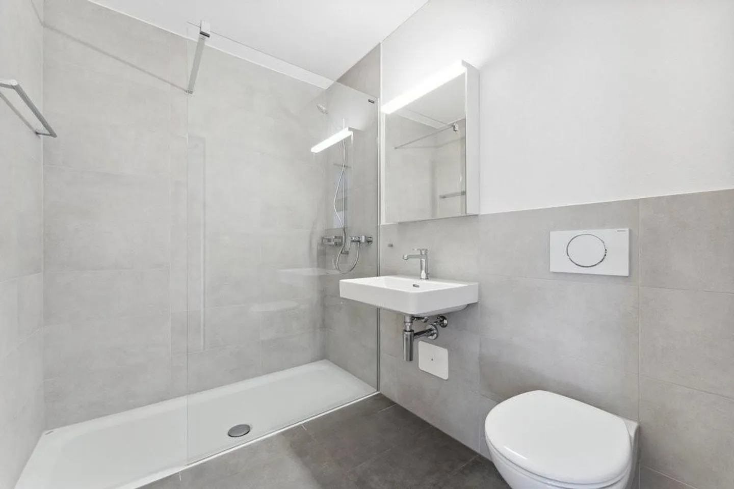 Stylish living in a central location - Photo 6 of 7