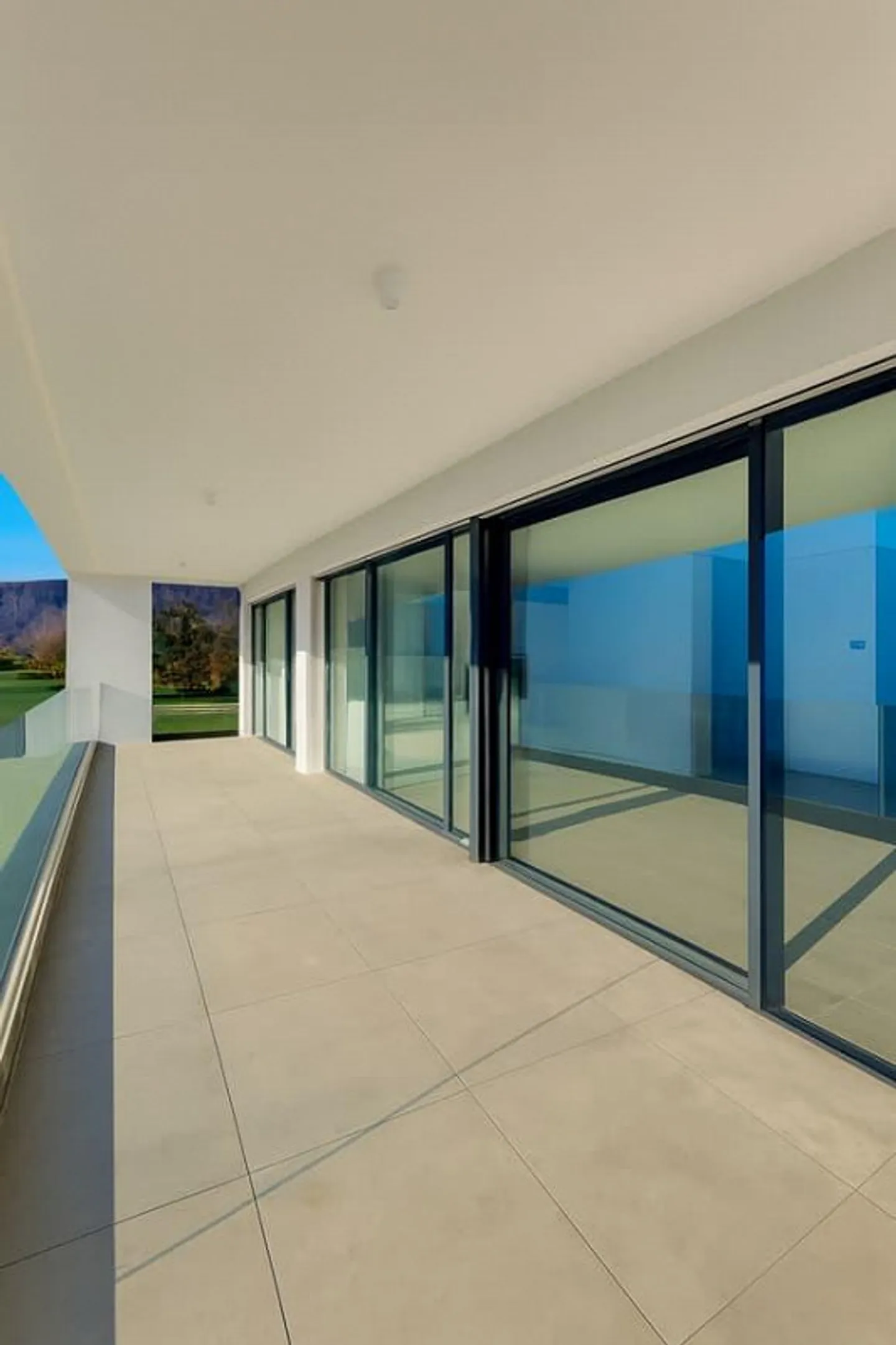 Modern Monteggio with large, bright terrace 3.5 rooms - Photo 1 of 10