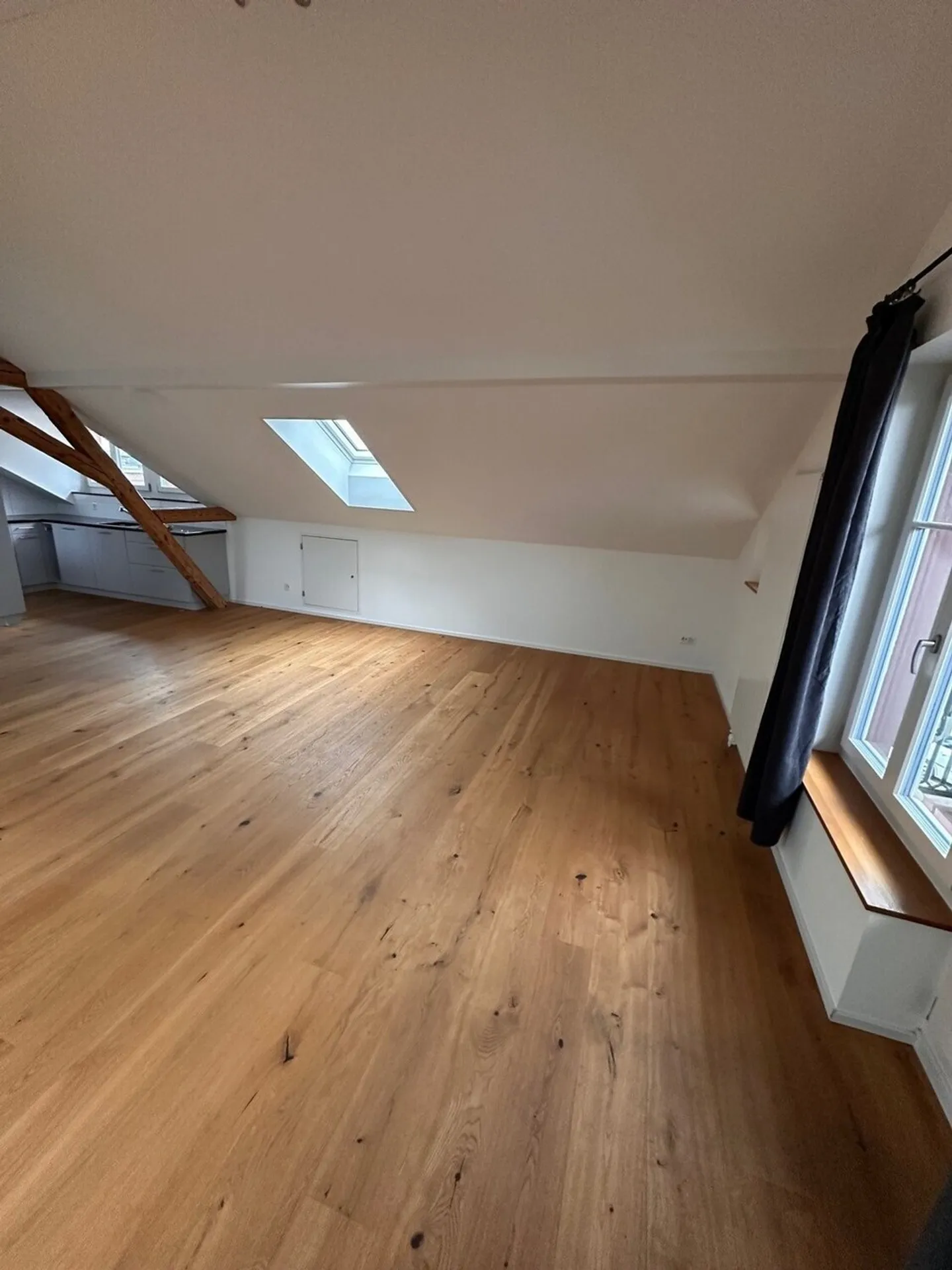 Appartement moderne 2.5 pièces dans les combles avec balcon - Photo 4 sur 10