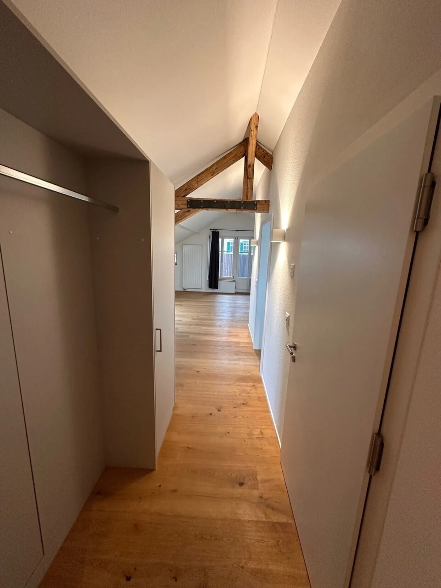 Appartement moderne 2.5 pièces dans les combles avec balcon - Photo 9 sur 10