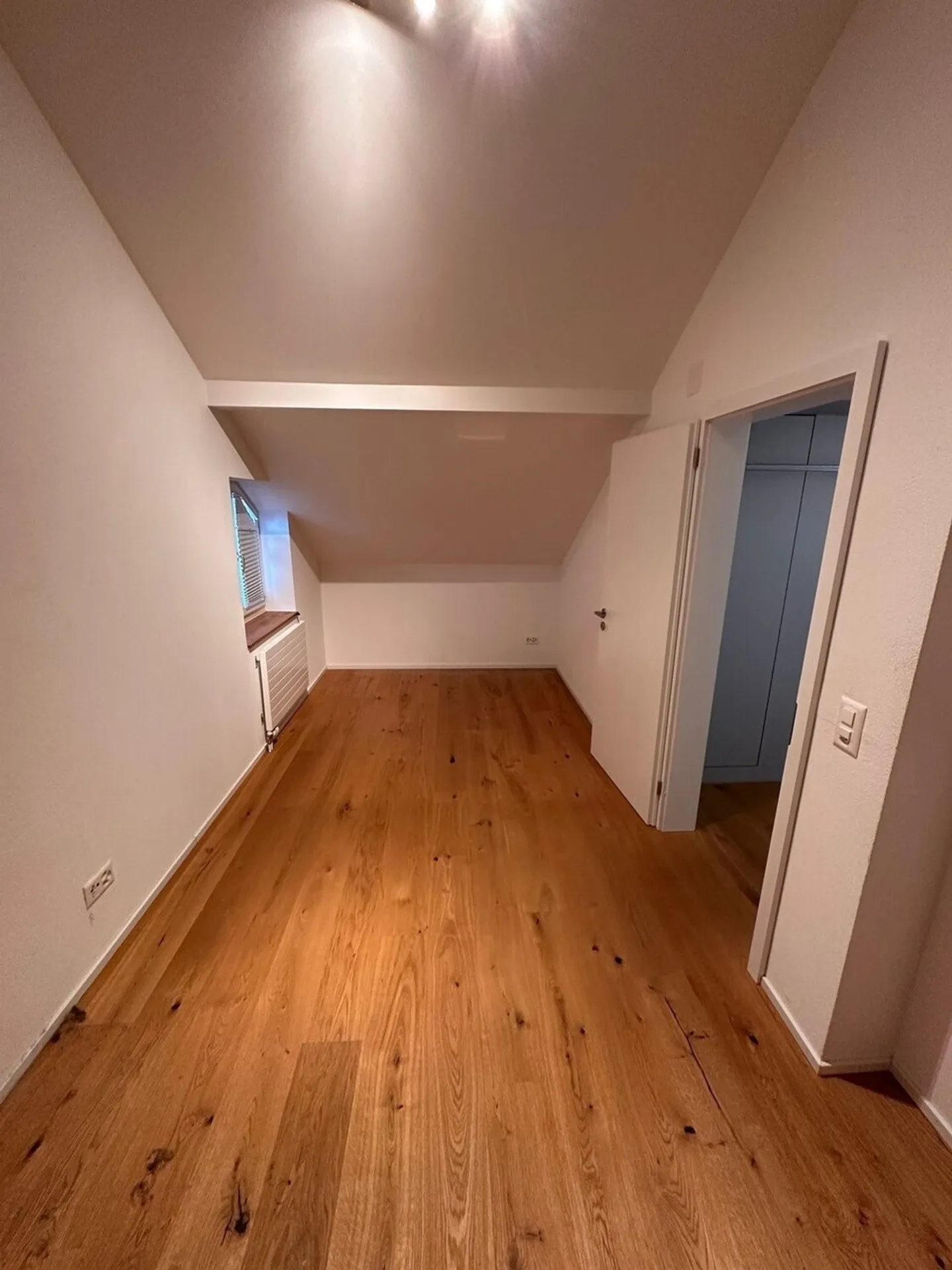 Appartement moderne 2.5 pièces dans les combles avec balcon - Photo 7 sur 10