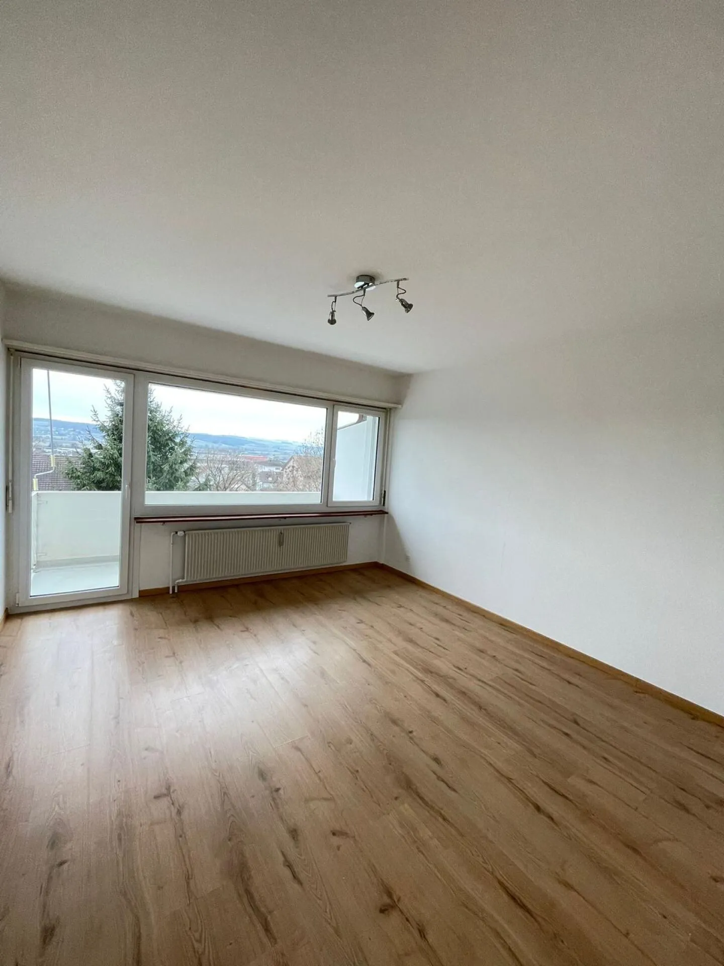 Modernes Apartment mit Balkon - Foto 6 von 11