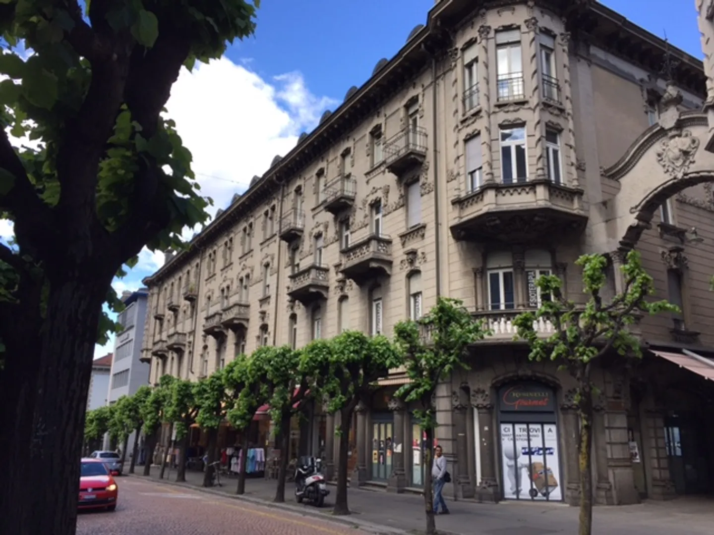 La tua attività nel centro di un edificio storico! Wow! - Foto 2 di 2