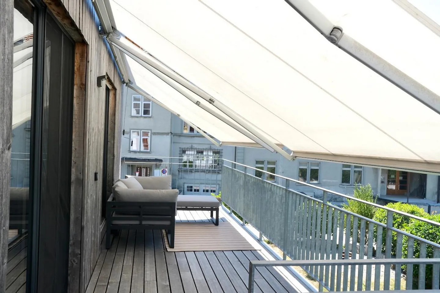 Maison individuelle en rangée spacieuse de 5,5 pièces avec jardin privé - Photo 2 sur 16