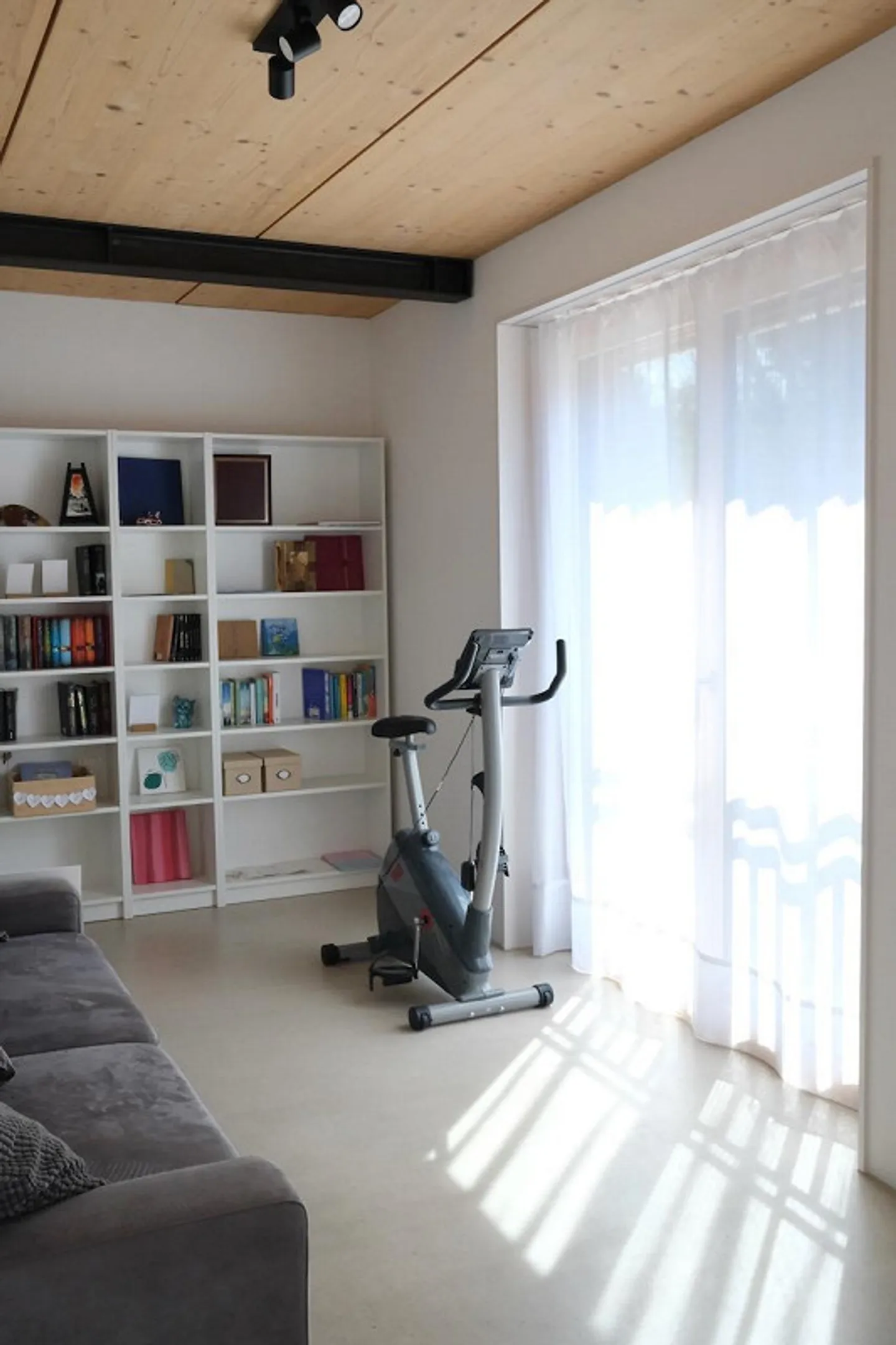 Maison individuelle en rangée spacieuse de 5,5 pièces avec jardin privé - Photo 6 sur 16