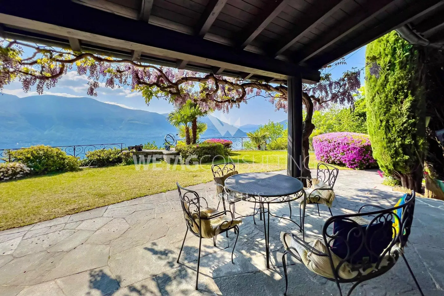 Villa mediterranea da ristrutturare in posizione privilegiata con vista lago a 180° in R... - Foto 3 di 10