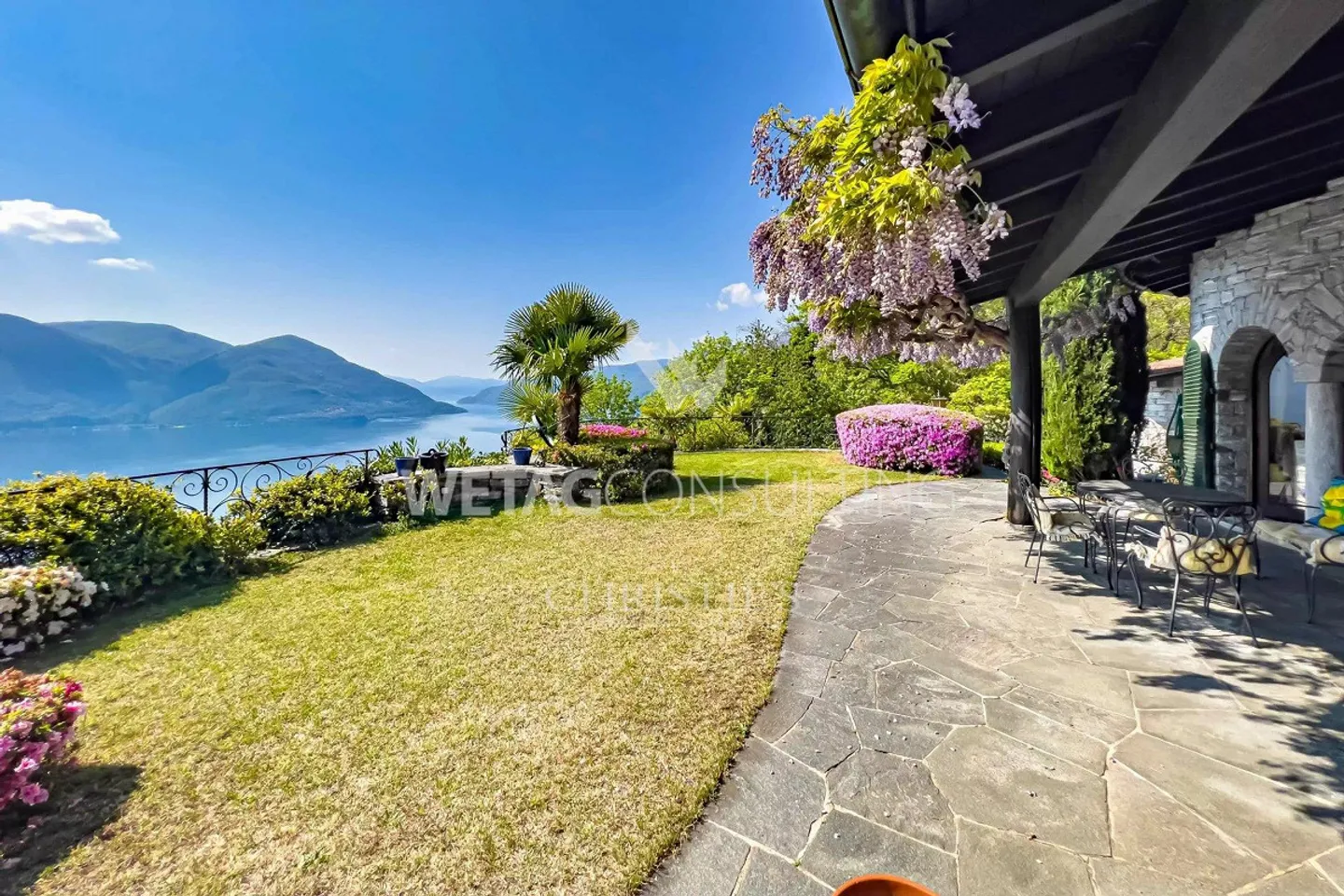 Villa mediterranea da ristrutturare in posizione privilegiata con vista lago a 180° in R... - Foto 4 di 10