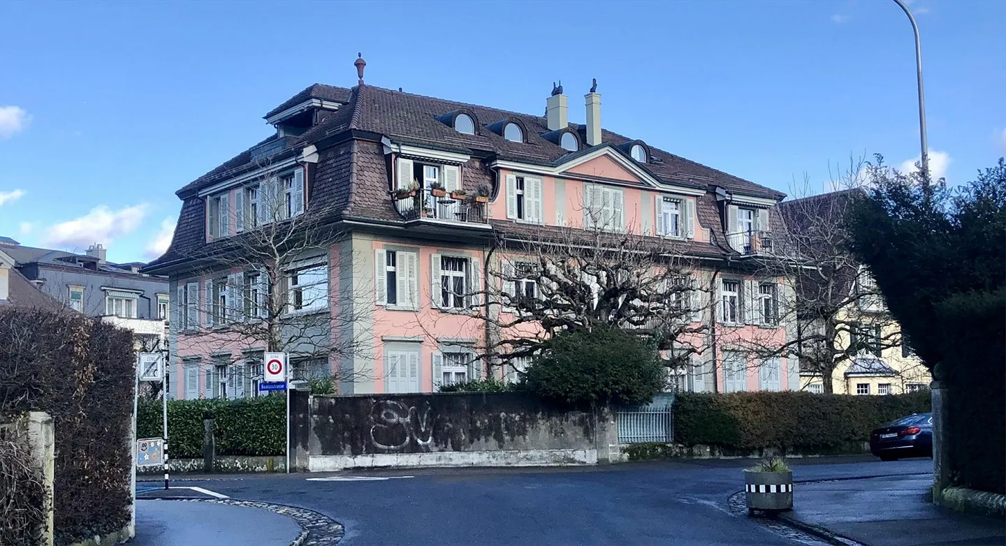 107 m2 commercial space with 3 furnished rooms for rent in the Elfenau district - Photo 1 of 5