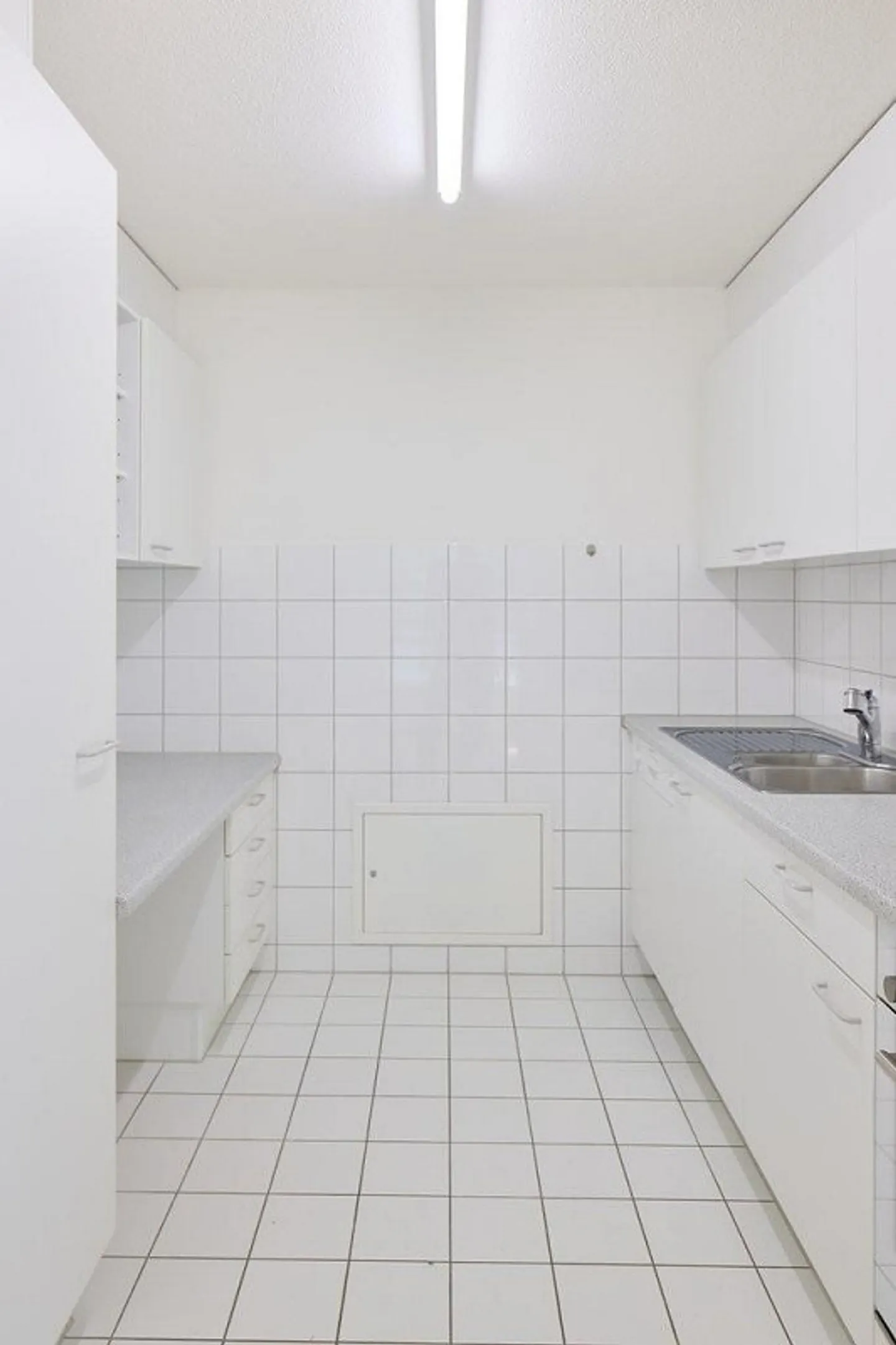 AUTUMN PROMOTION: 1st NET RENT FREE! - Photo 3 of 10