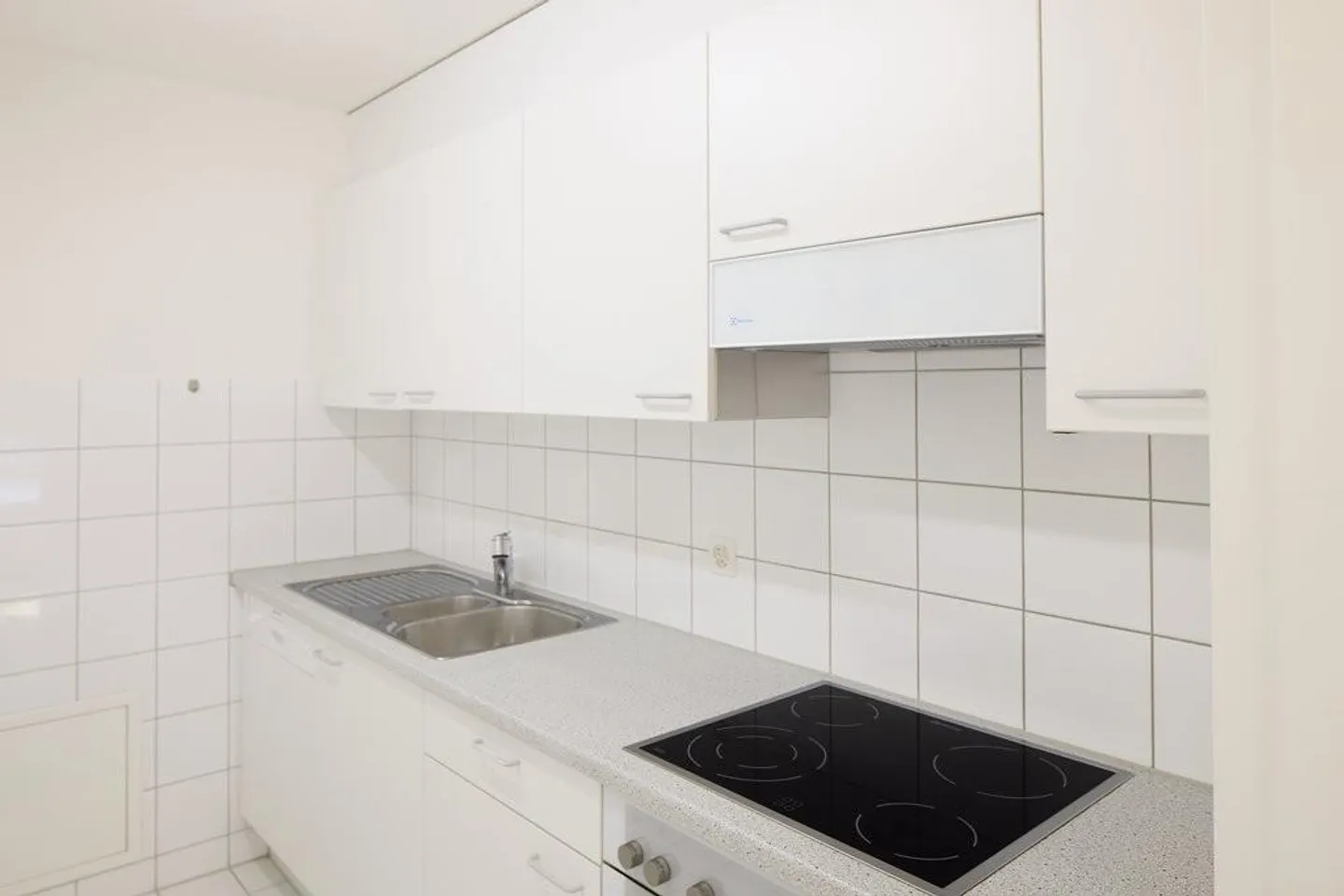 AUTUMN PROMOTION: 1st NET RENT FREE! - Photo 4 of 10